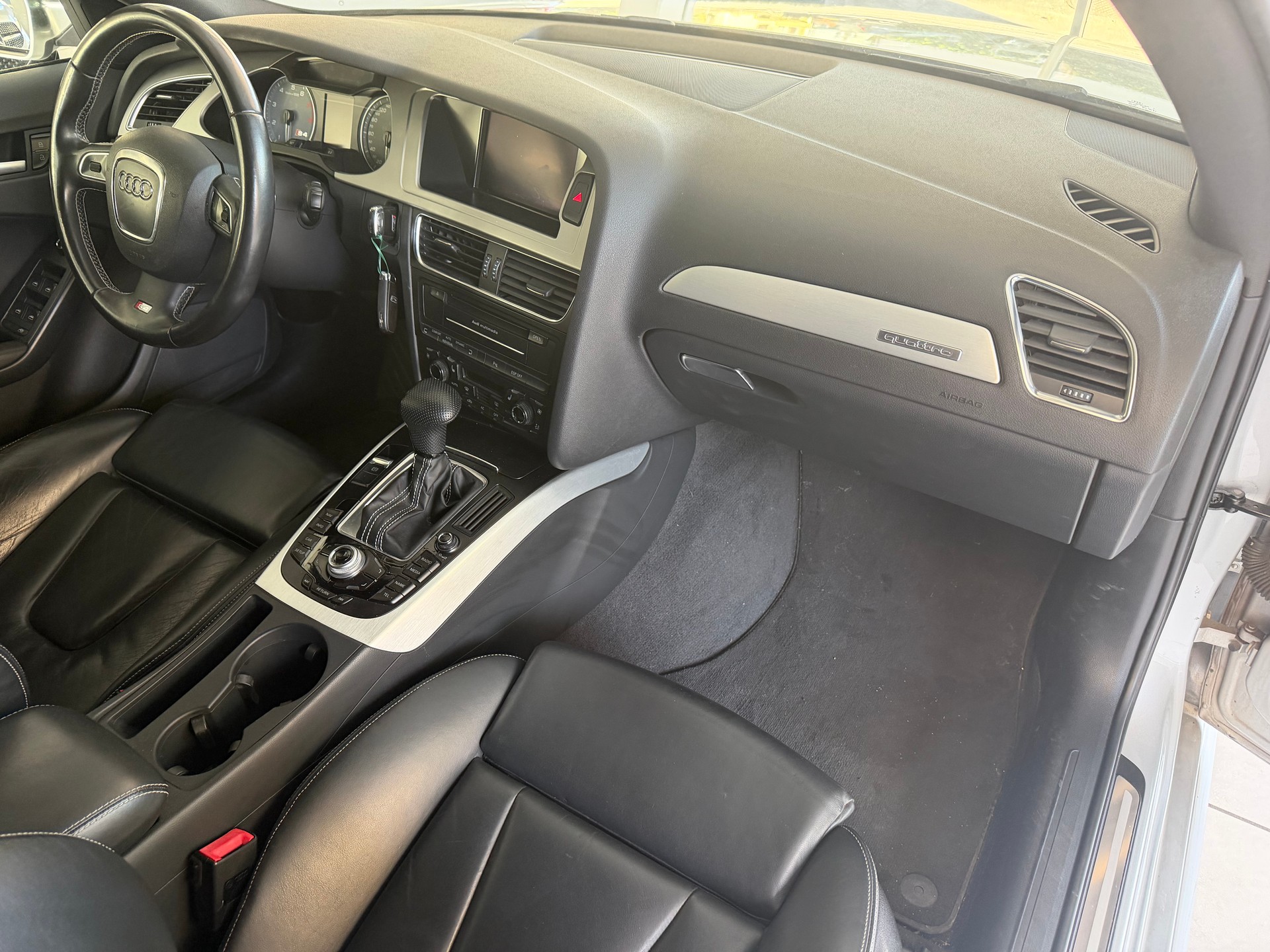 AUDI S4 Avant 3.0 TFSI quattro S-tronic-image-13