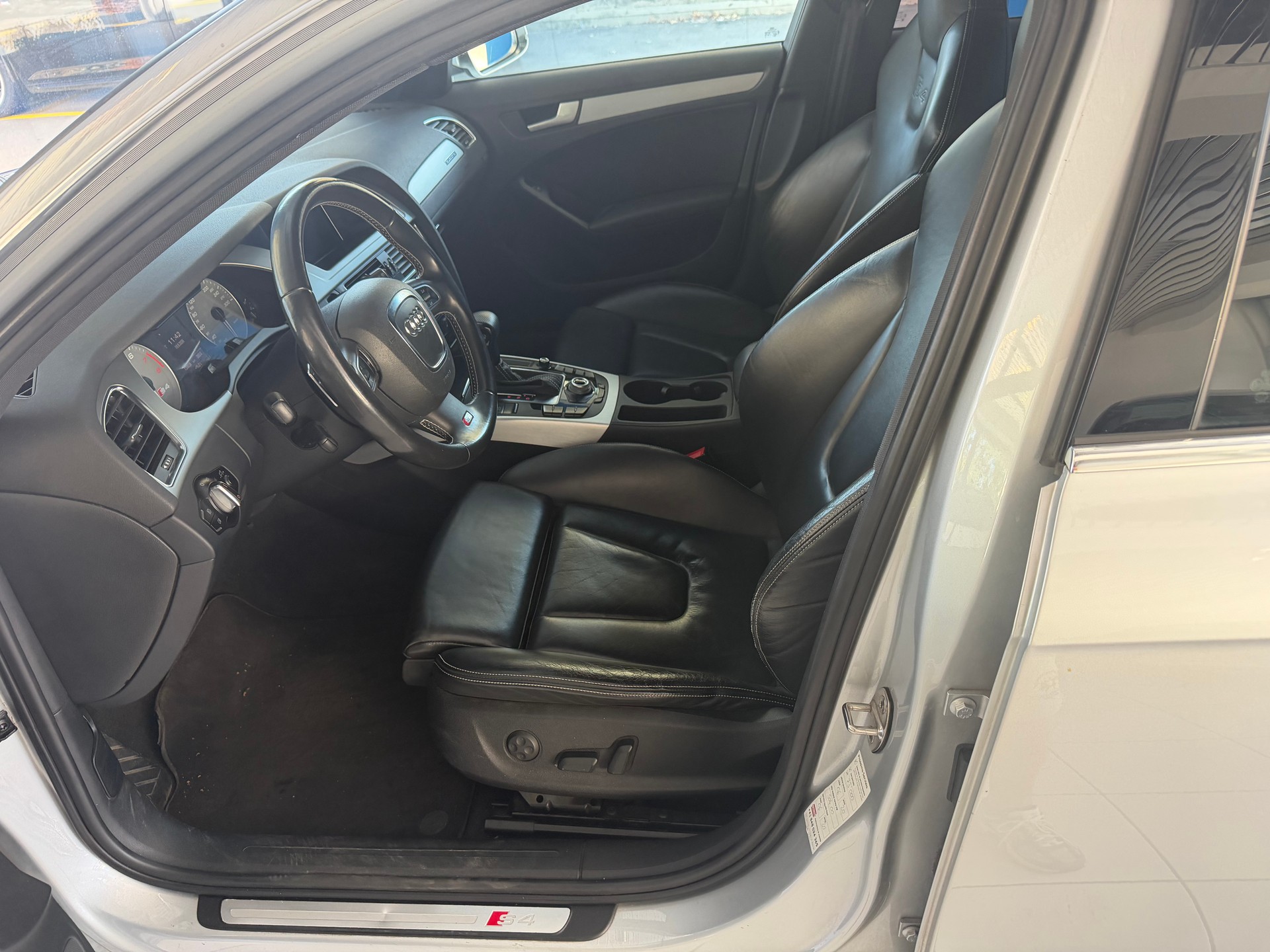 AUDI S4 Avant 3.0 TFSI quattro S-tronic-image-10