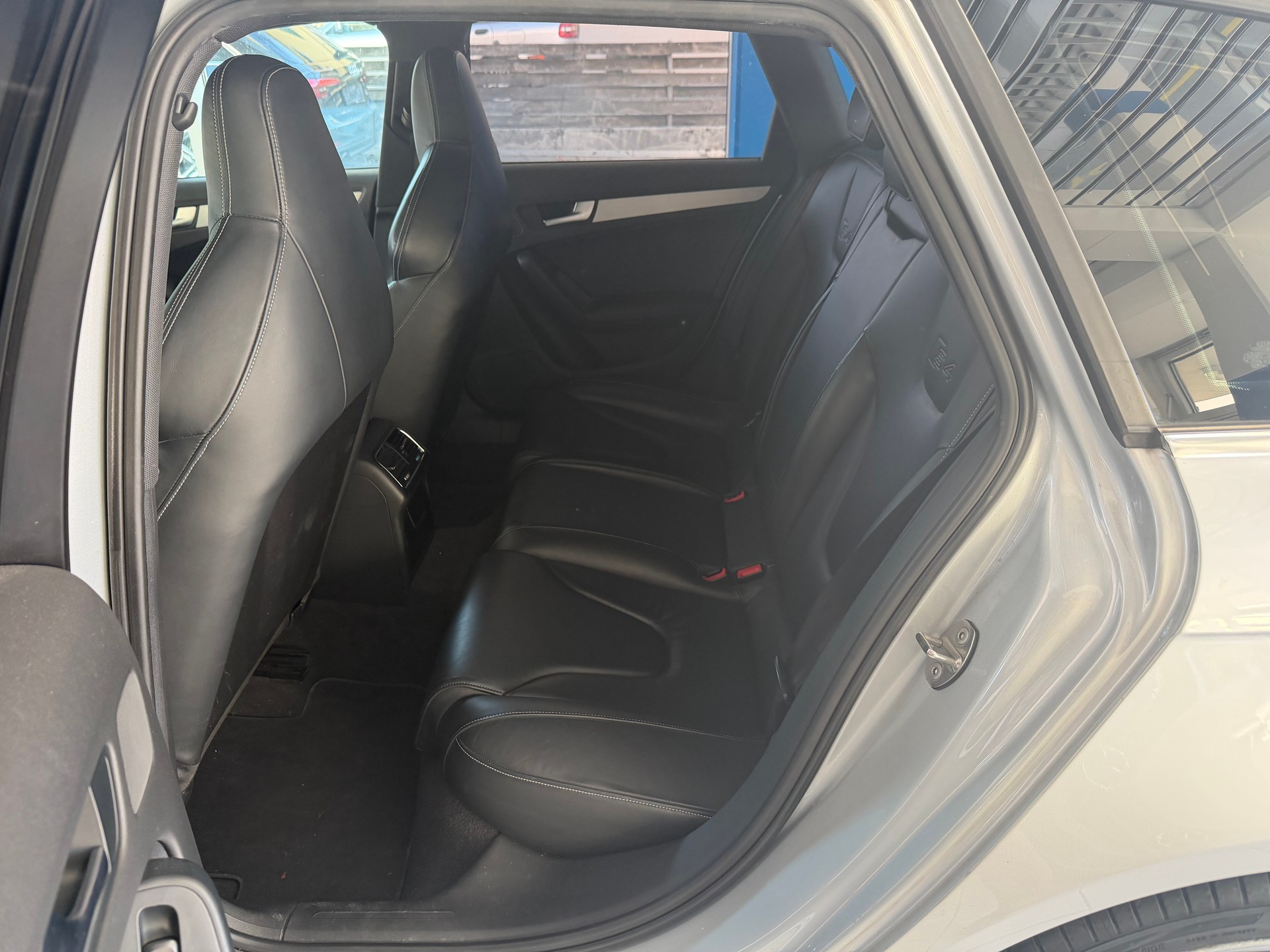 AUDI S4 Avant 3.0 TFSI quattro S-tronic-image-16