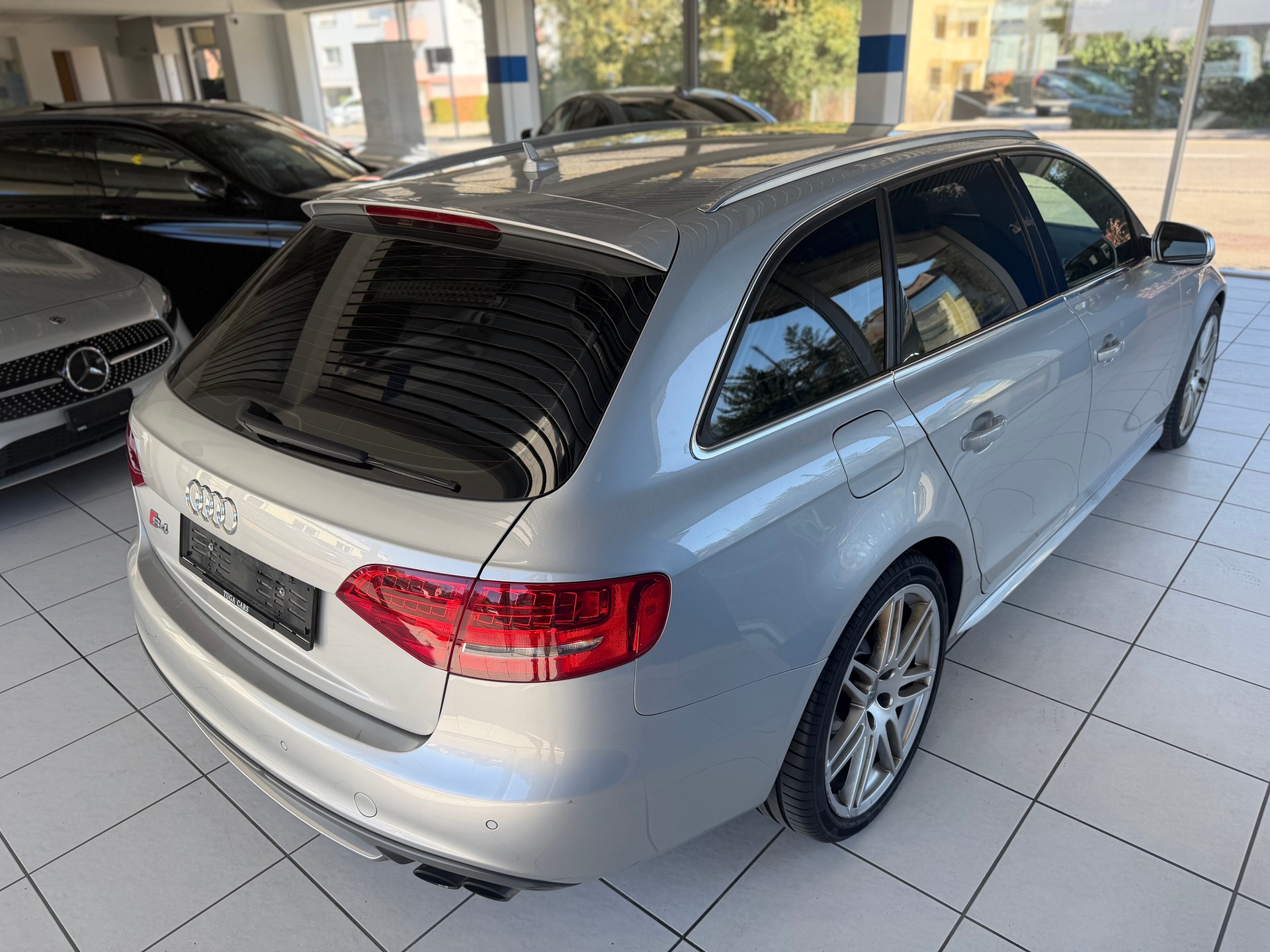 AUDI S4 Avant 3.0 TFSI quattro S-tronic-image-4