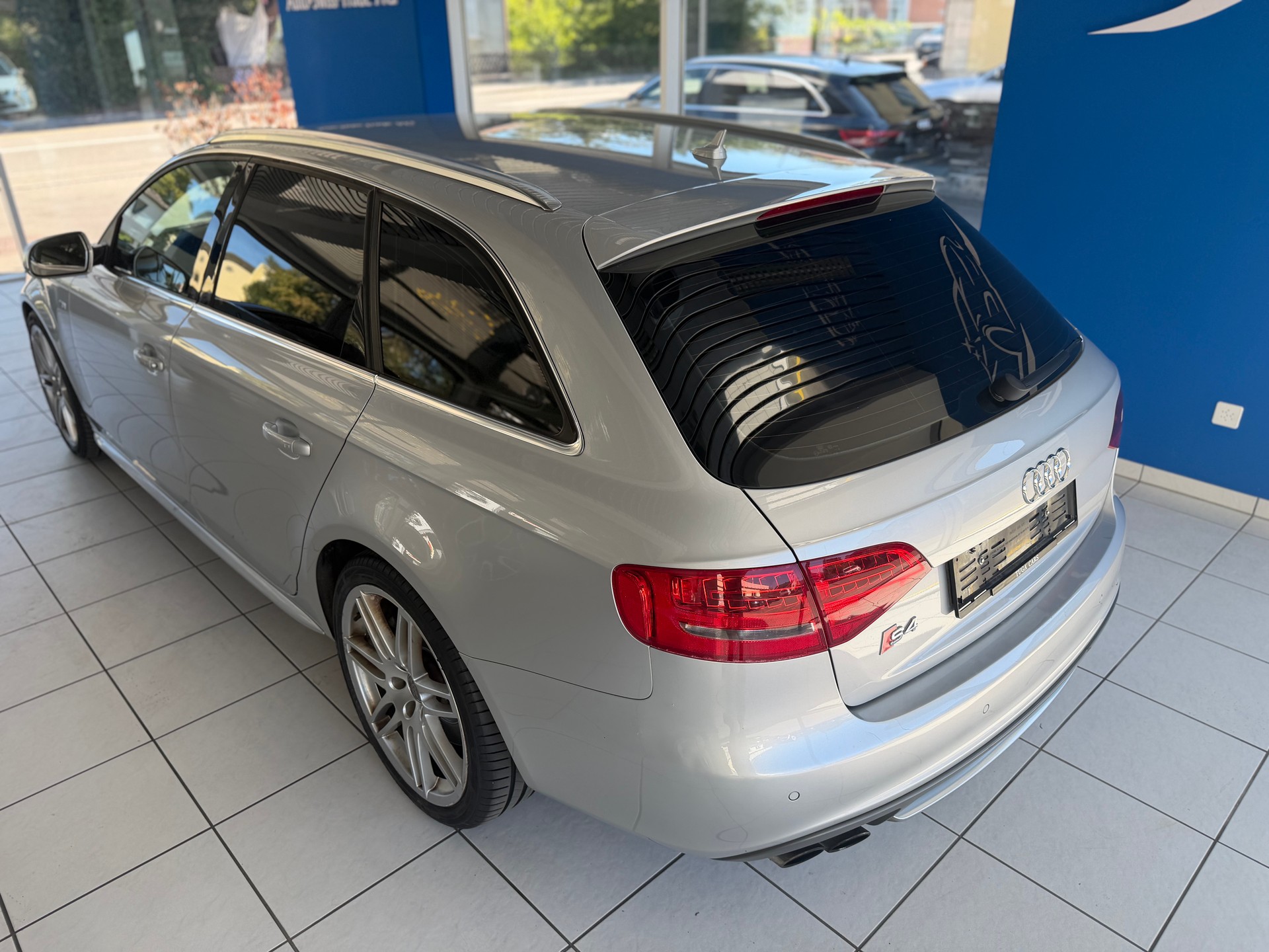 AUDI S4 Avant 3.0 TFSI quattro S-tronic-image-6
