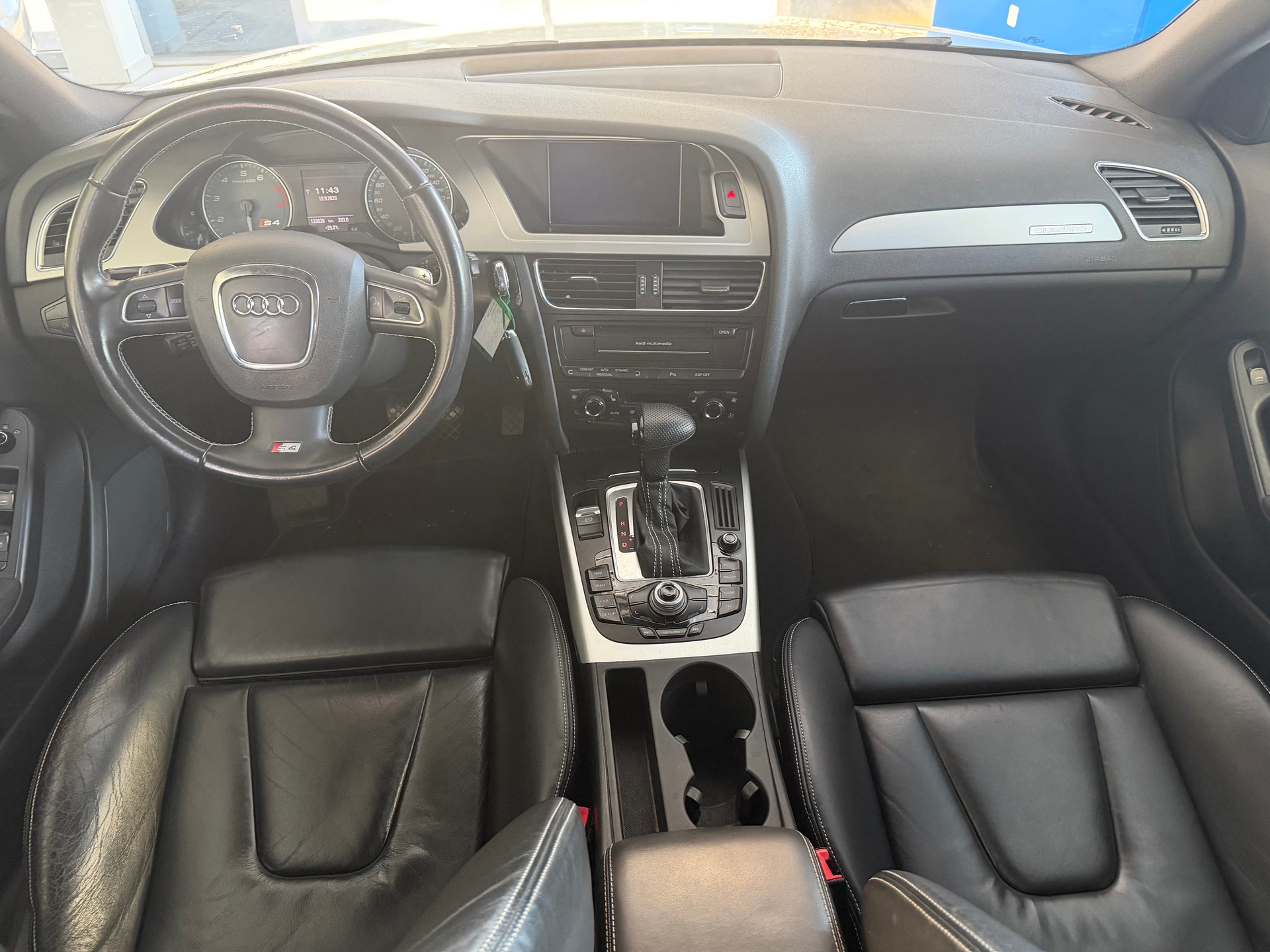 AUDI S4 Avant 3.0 TFSI quattro S-tronic-image-9