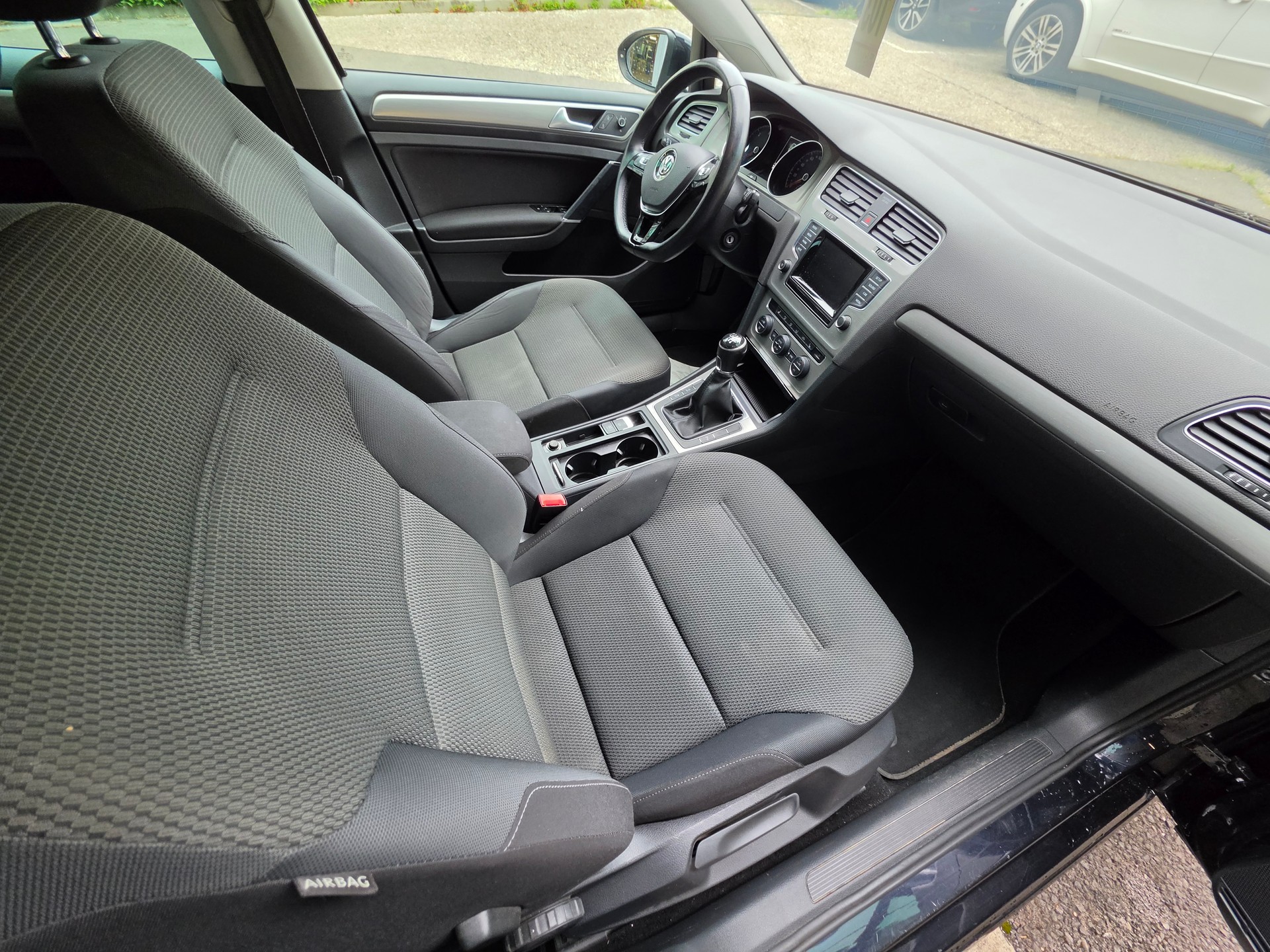 VW Golf Variant 1.6 TDI Comfortline 4Motion-image-10