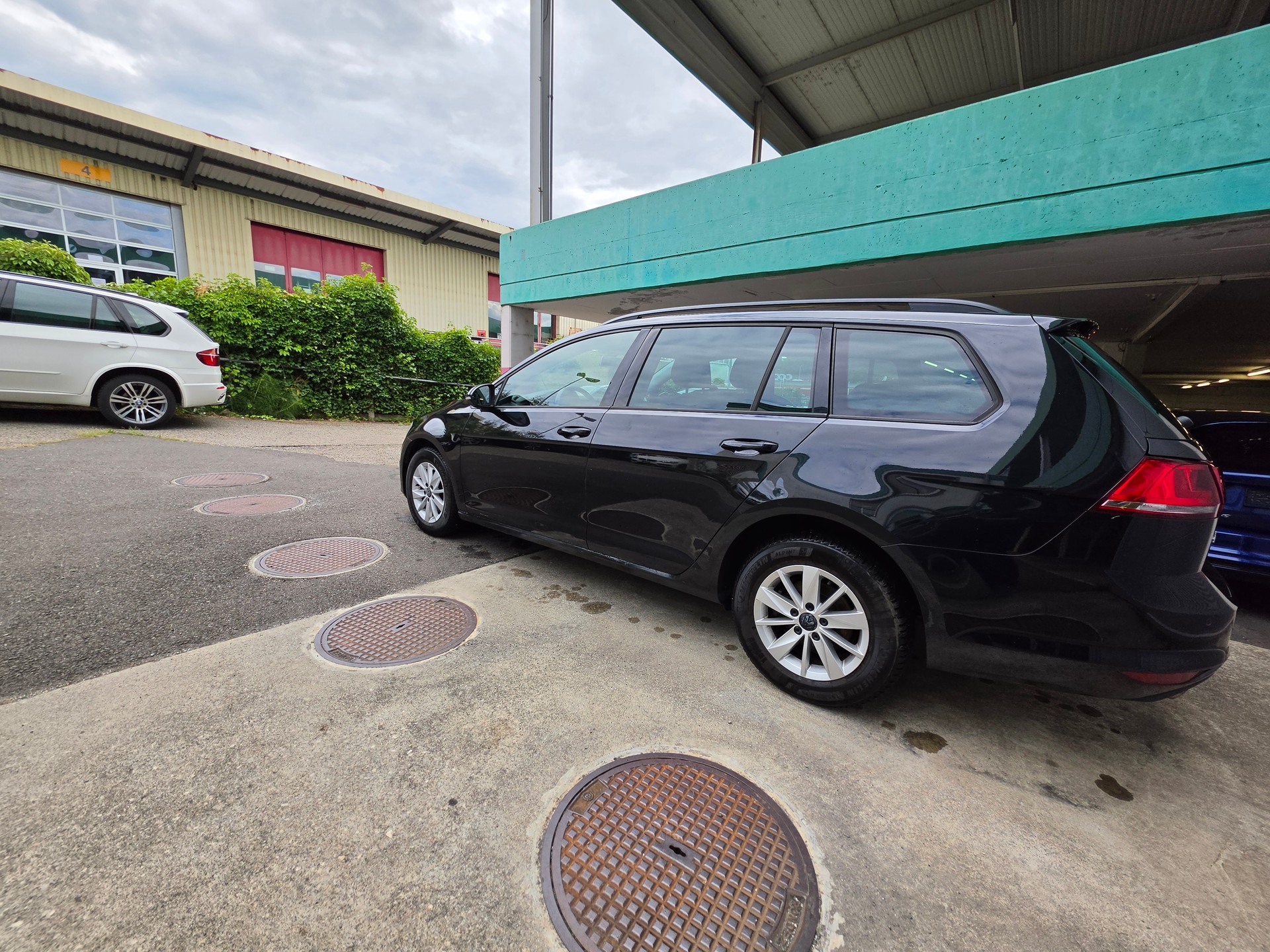 VW Golf Variant 1.6 TDI Comfortline 4Motion-image-5