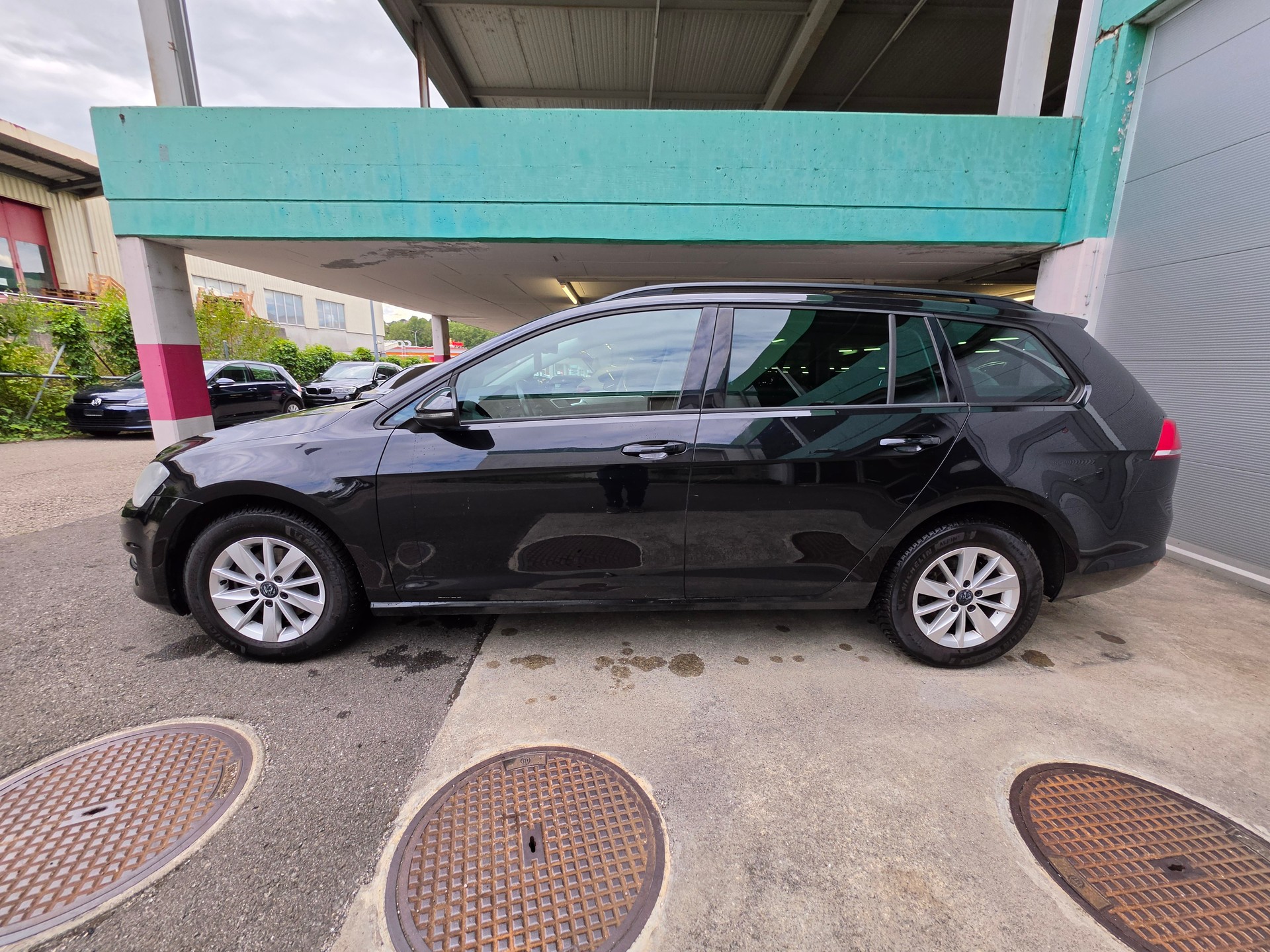 VW Golf Variant 1.6 TDI Comfortline 4Motion-image-2