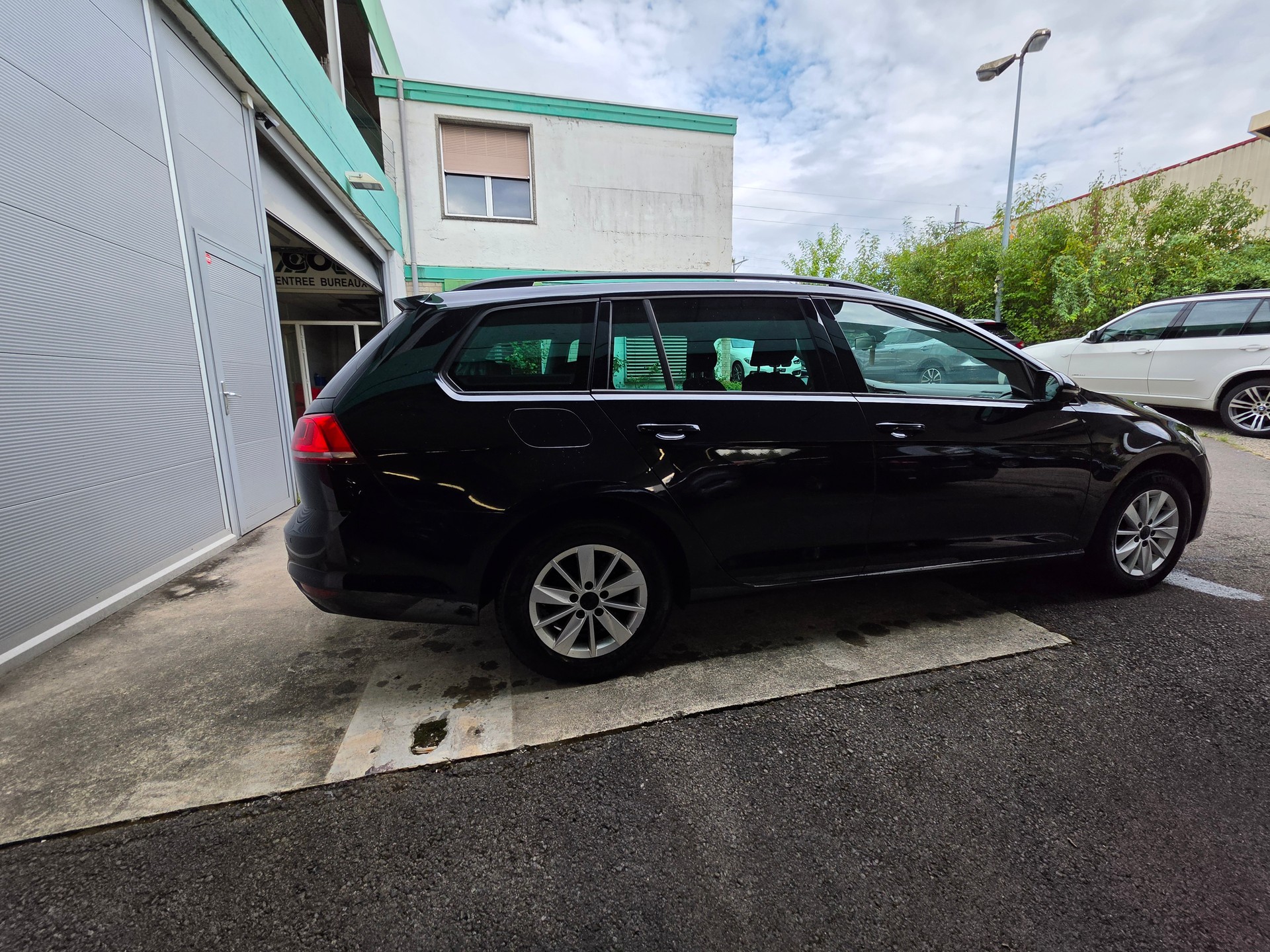VW Golf Variant 1.6 TDI Comfortline 4Motion-image-6