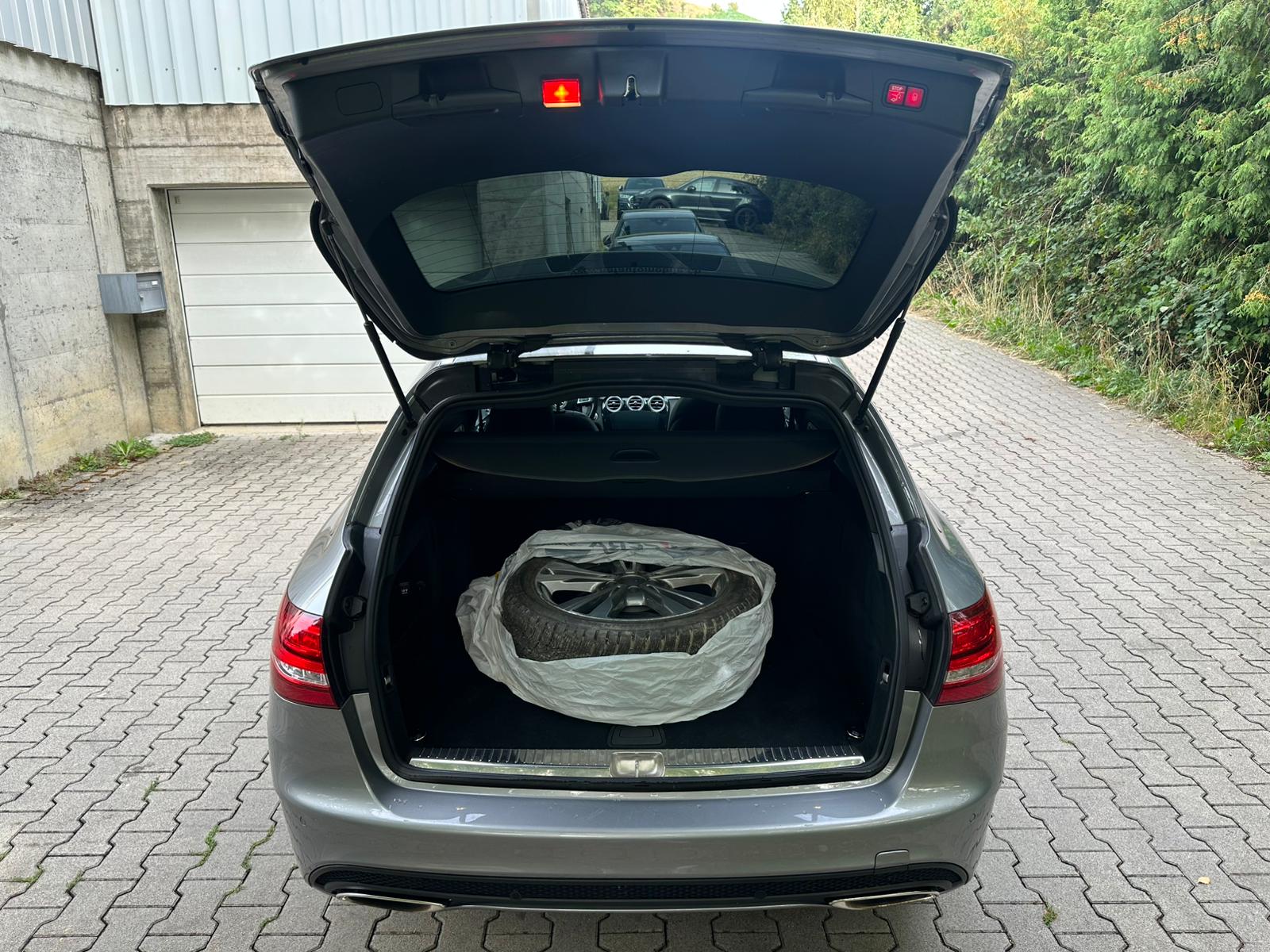 MERCEDES-BENZ C 400 AMG Line 4Matic 7G-Tronic-image-14
