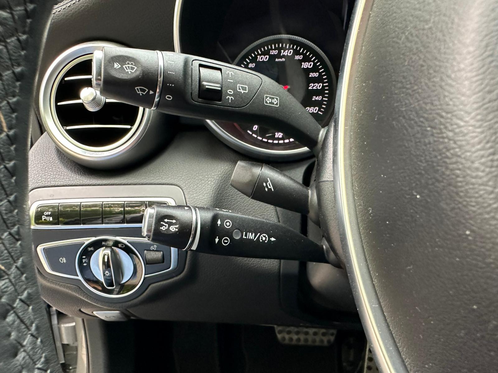 MERCEDES-BENZ C 400 AMG Line 4Matic 7G-Tronic-image-24