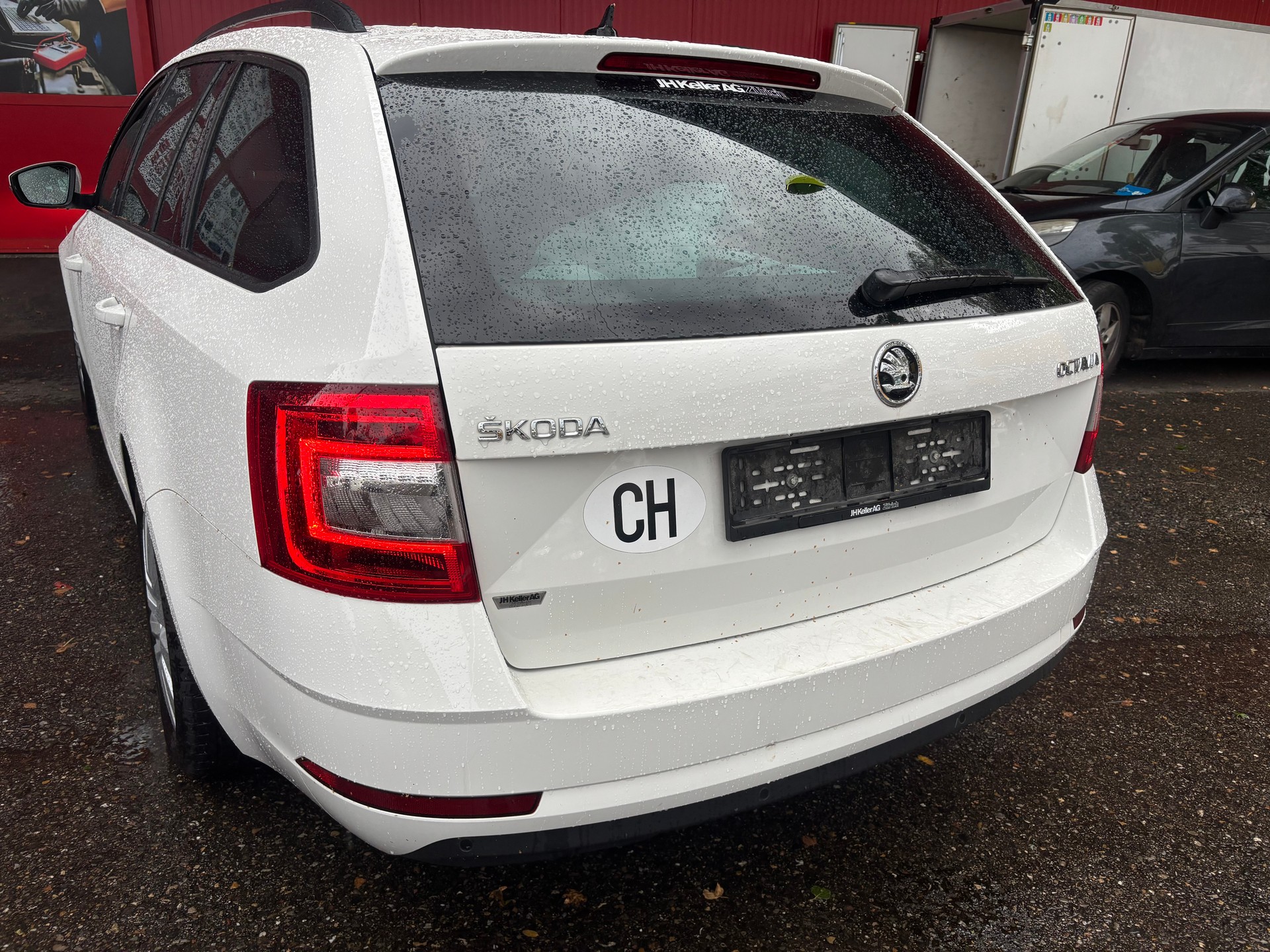 SKODA Octavia Combi 1.6 TDI Ambition DSG-image-2
