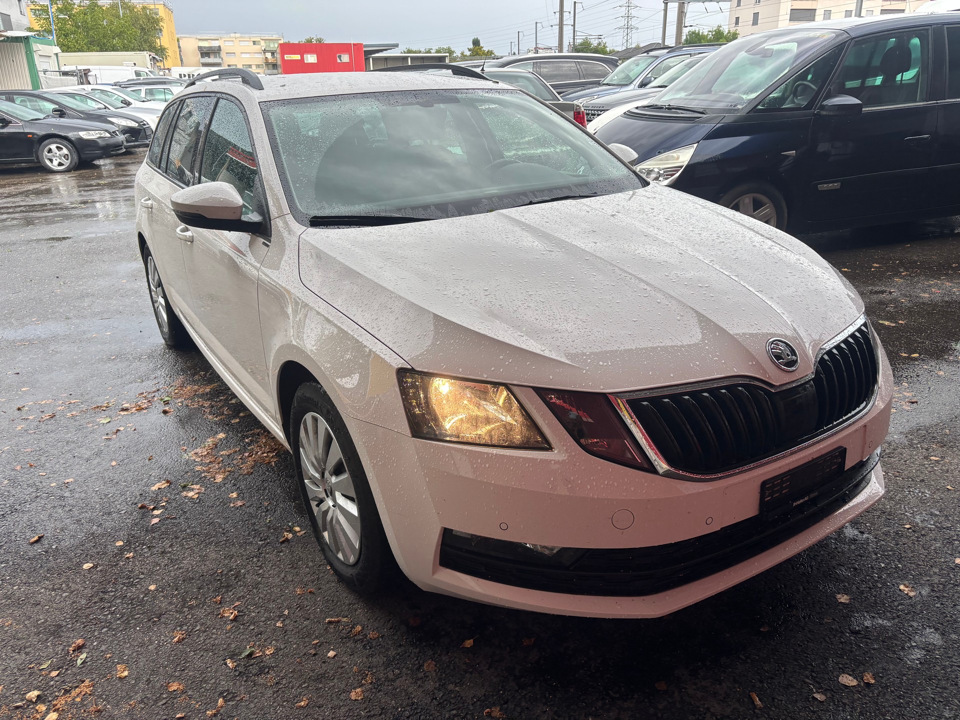 SKODA Octavia Combi 1.6 TDI Ambition DSG-image-0