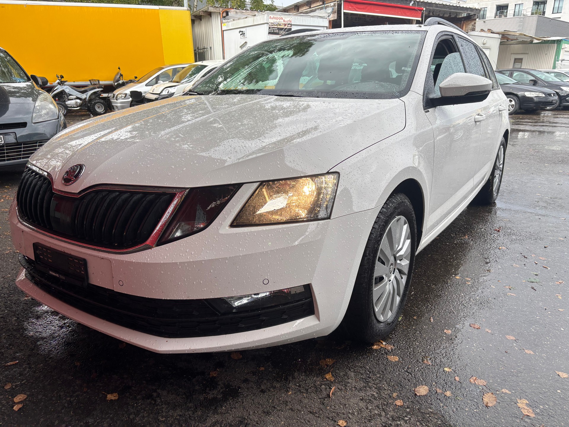 SKODA Octavia Combi 1.6 TDI Ambition DSG-image-1