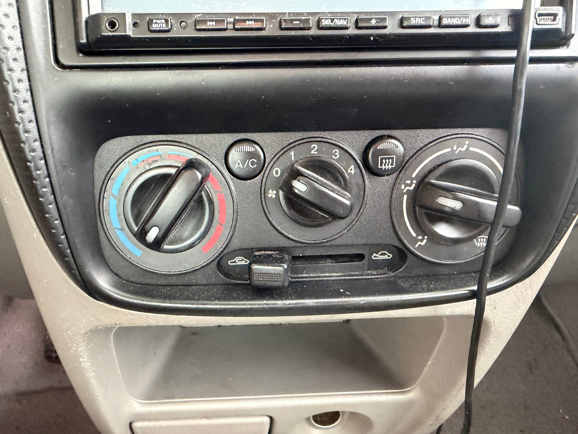 MAZDA Demio 1.3i-16 Youngster-image-10