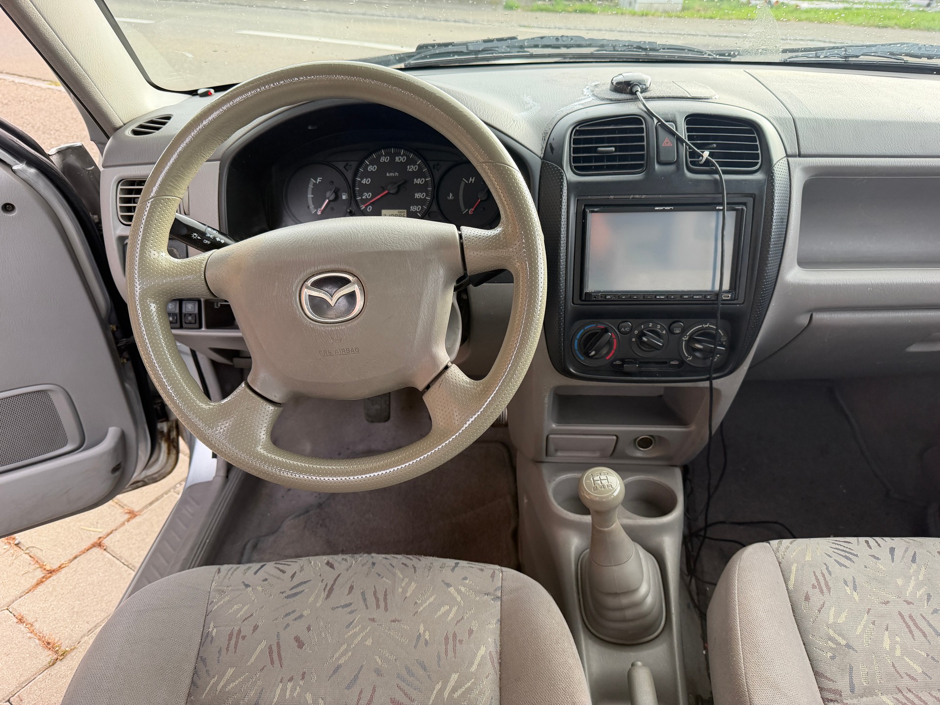 MAZDA Demio 1.3i-16 Youngster-image-9