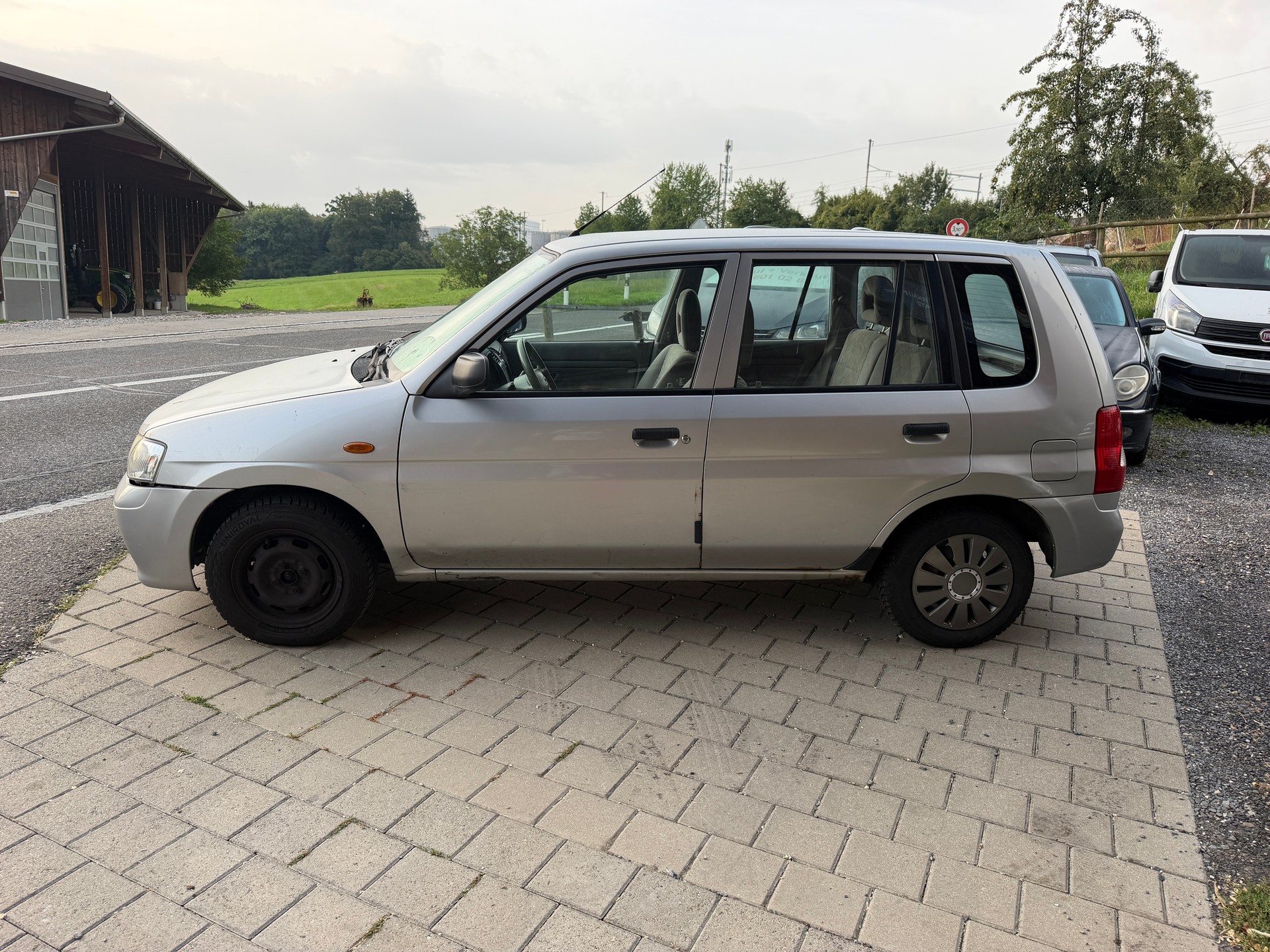 MAZDA Demio 1.3i-16 Youngster-image-2