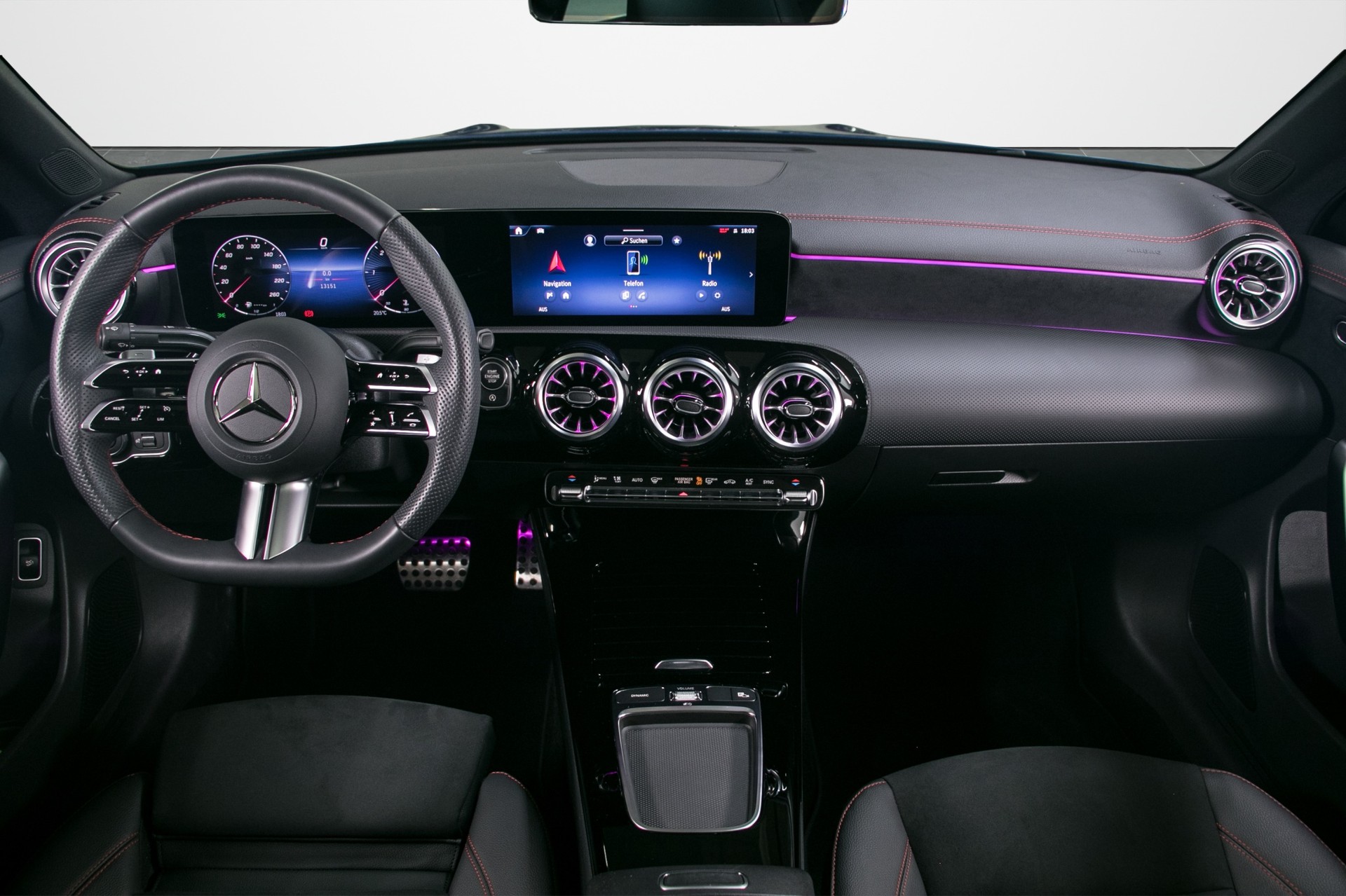 MERCEDES-BENZ CLA 220 d 8G-DCT-showroom-element-3
