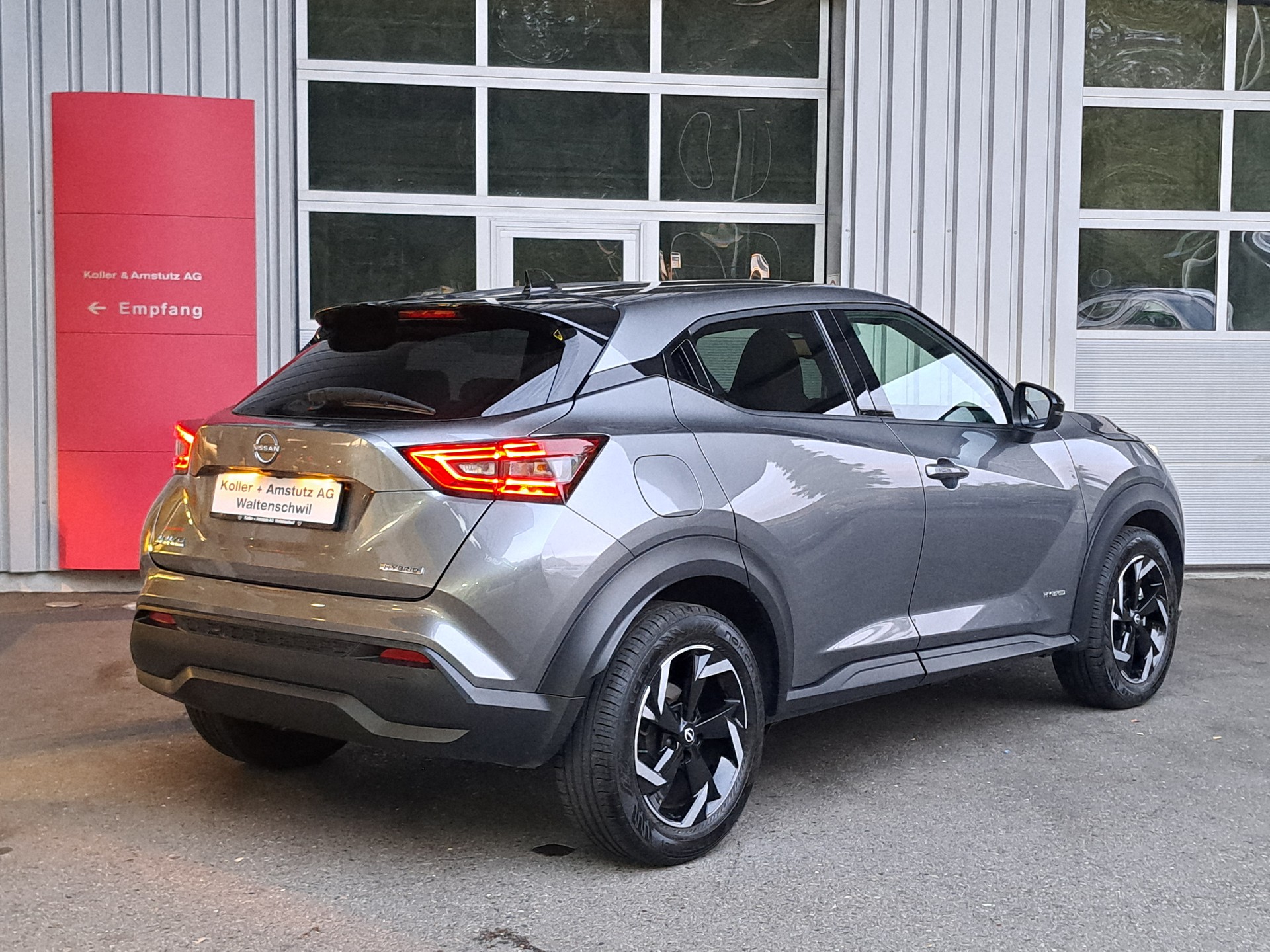 NISSAN Juke 1.6 FHEV N-Connecta-image-4