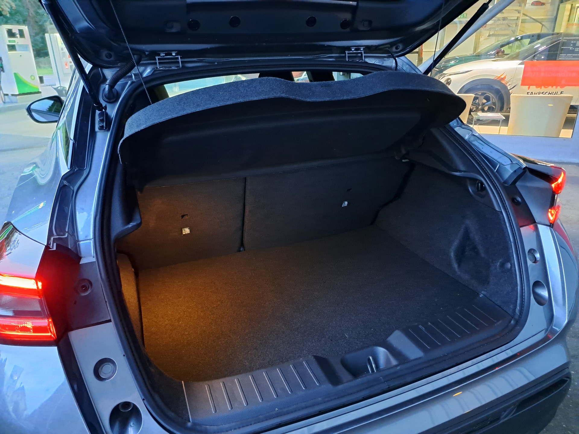 NISSAN Juke 1.6 FHEV N-Connecta-image-11