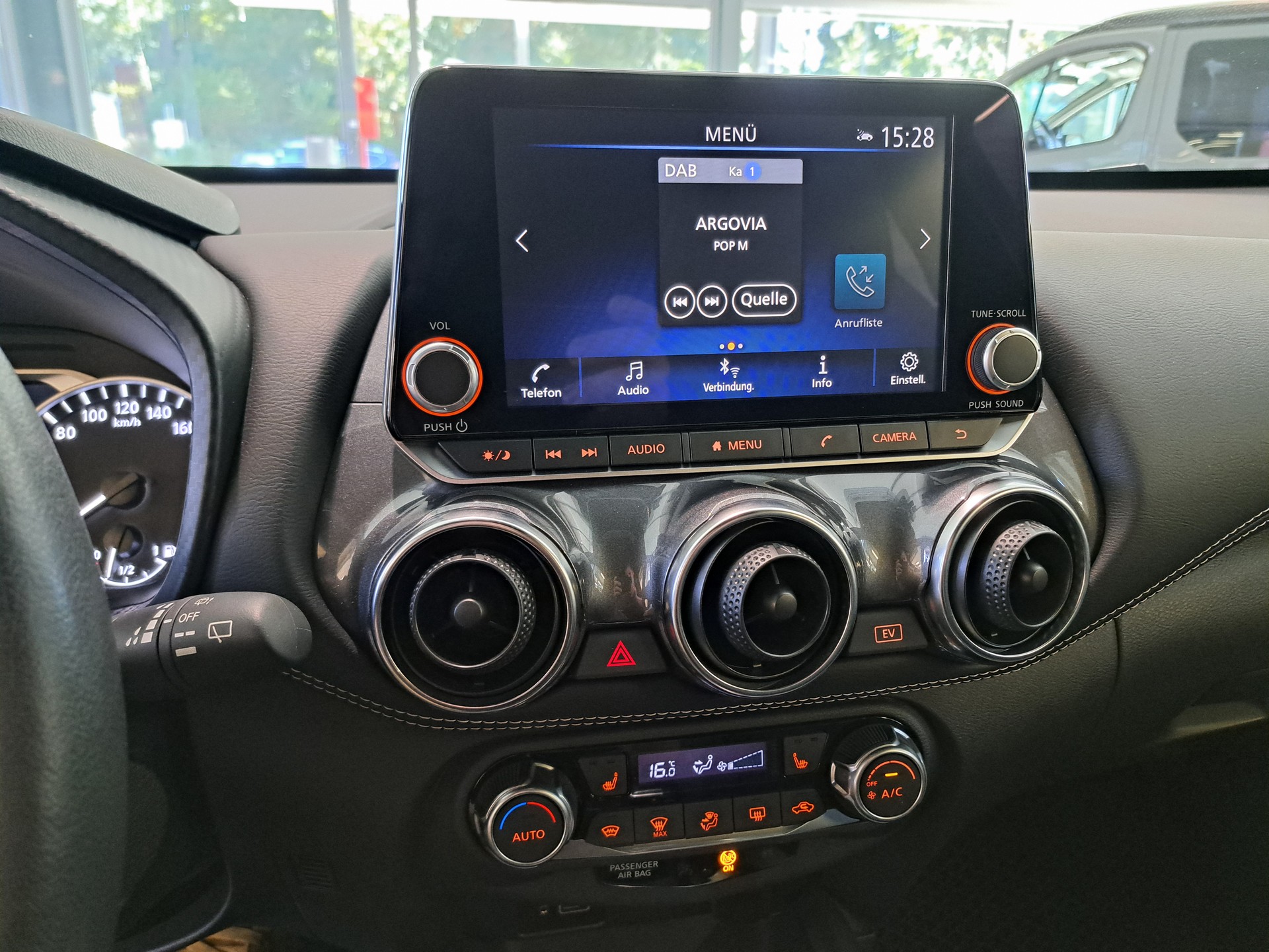 NISSAN Juke 1.6 FHEV N-Connecta-image-12