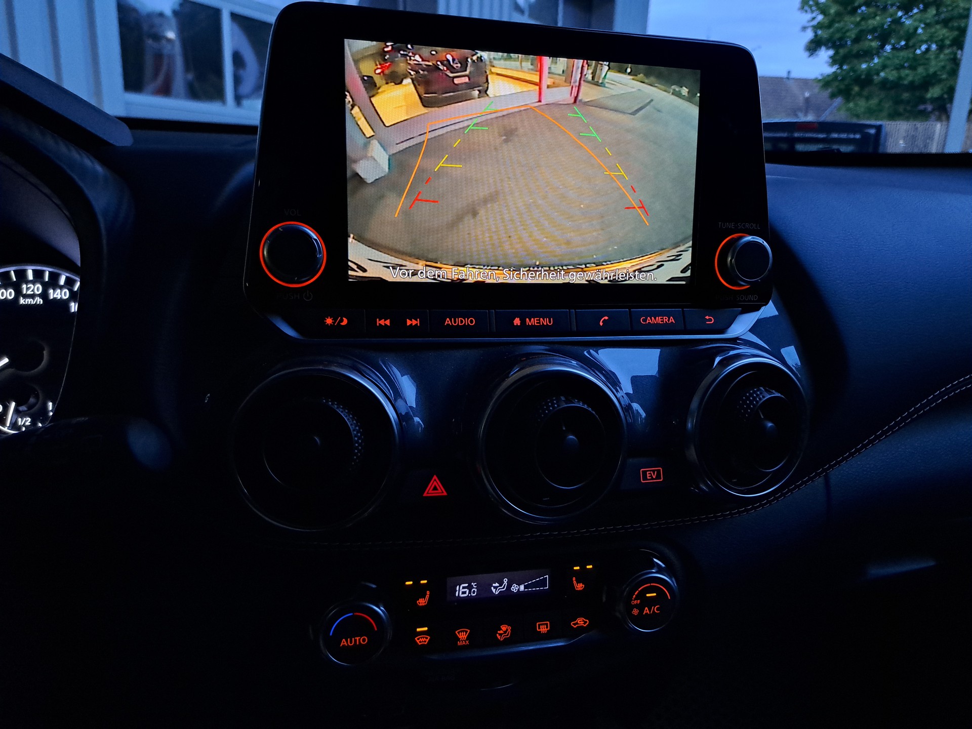 NISSAN Juke 1.6 FHEV N-Connecta-image-13