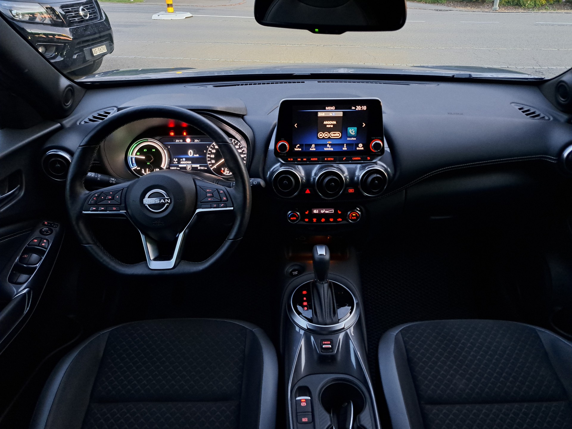 NISSAN Juke 1.6 FHEV N-Connecta-image-7