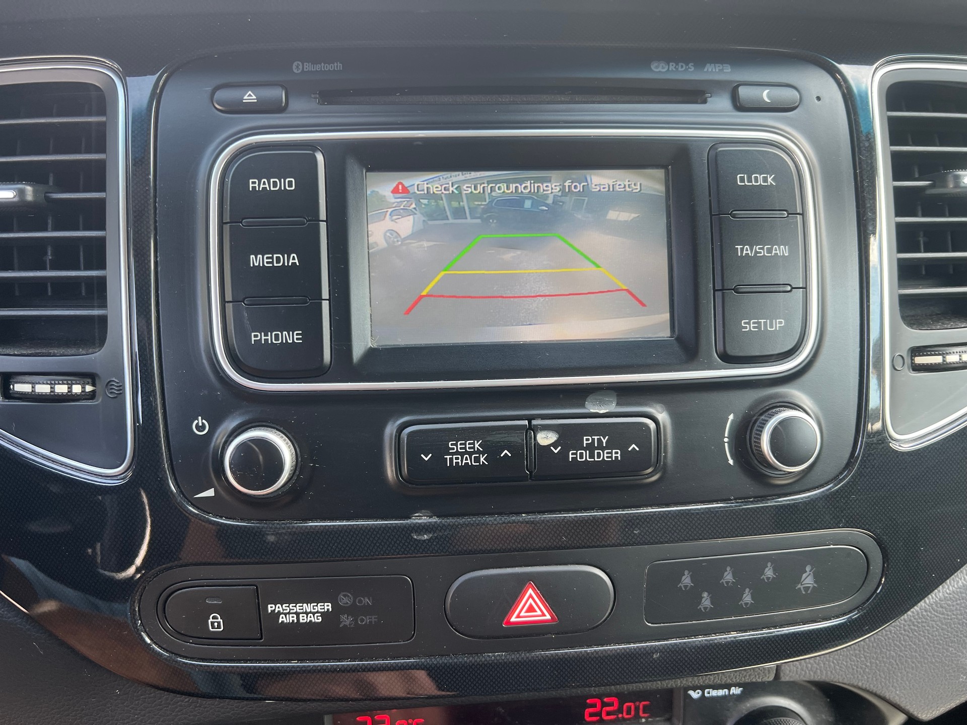 KIA Carens 1.7 CRDi Style-image-4