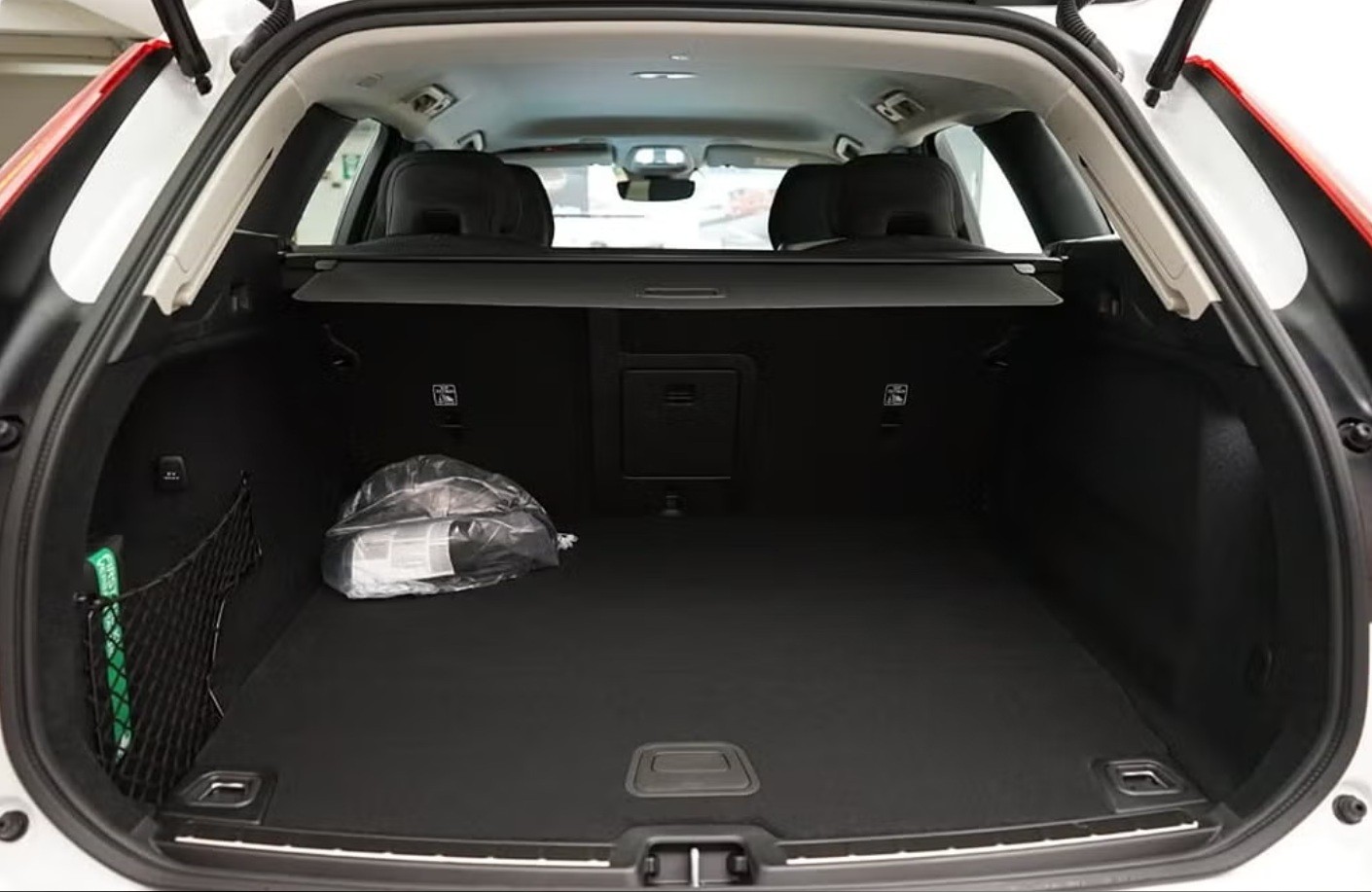 VOLVO XC60 T6 eAWD PluginHybrid Plus Bright Geartronic-image-4