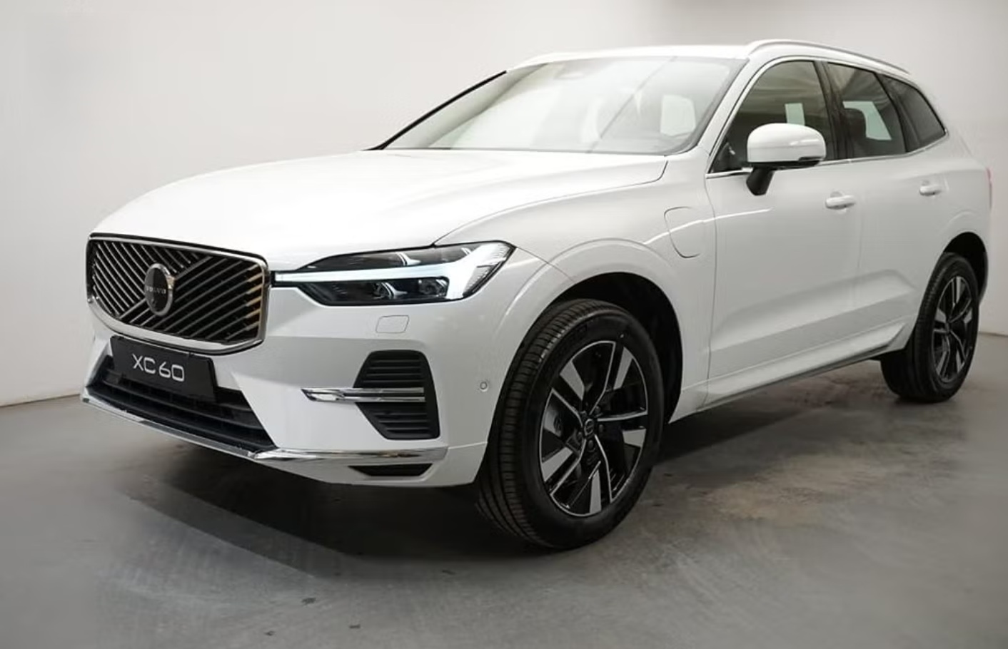 VOLVO XC60 T6 eAWD PluginHybrid Plus Bright Geartronic-image-0