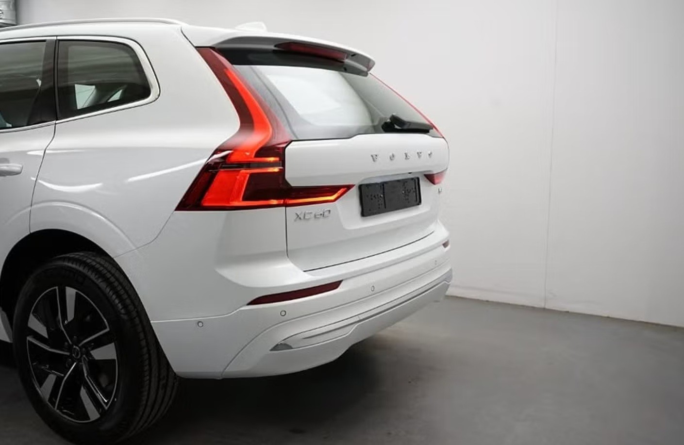 VOLVO XC60 T6 eAWD PluginHybrid Plus Bright Geartronic-image-5