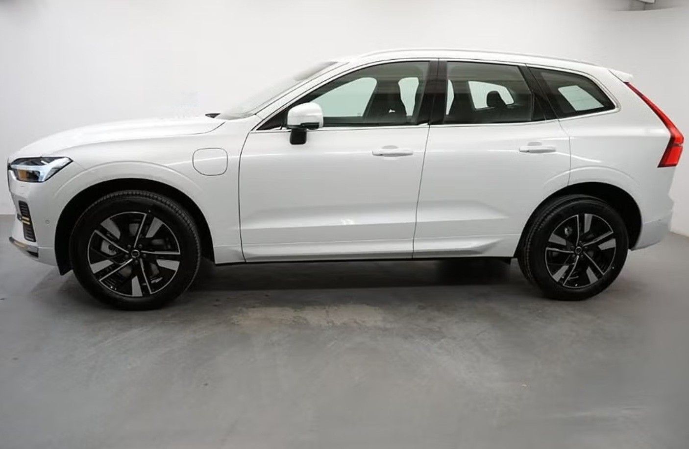 VOLVO XC60 T6 eAWD PluginHybrid Plus Bright Geartronic-image-2
