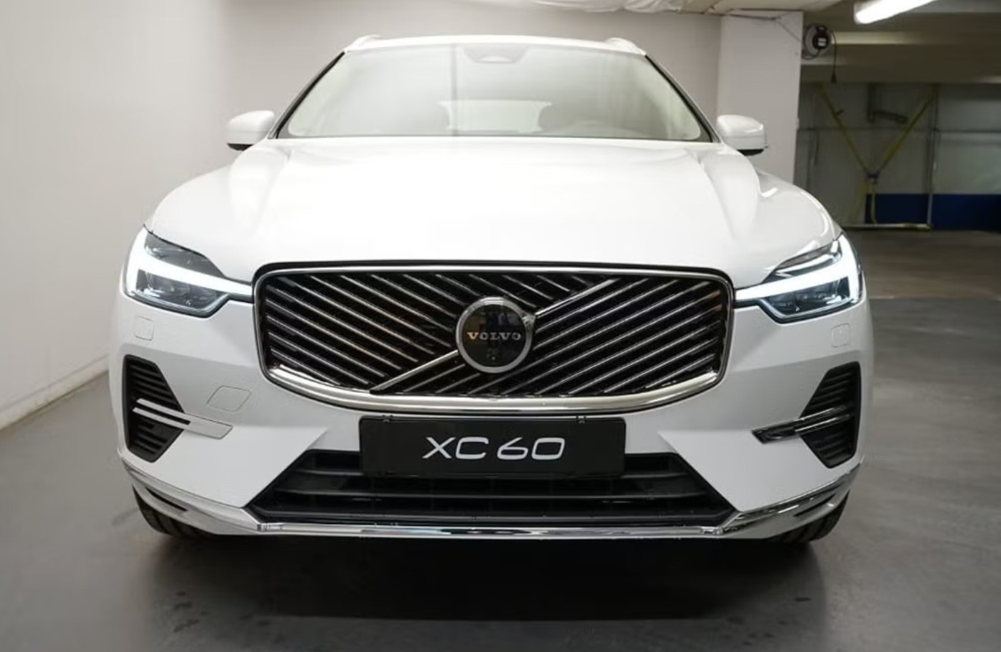 VOLVO XC60 T6 eAWD PluginHybrid Plus Bright Geartronic-image-1