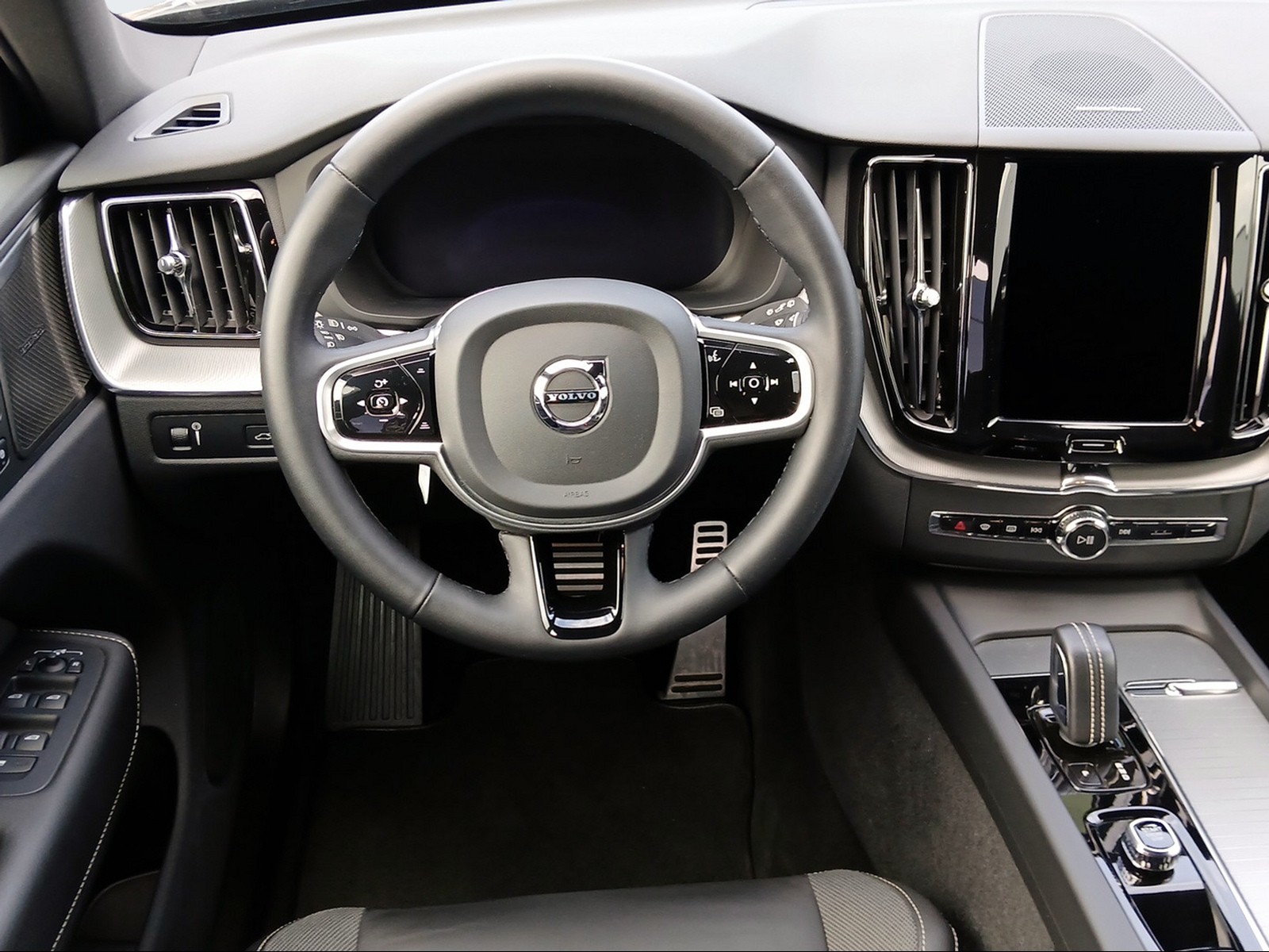 VOLVO XC60 2.0 B5 MH R-Design AWD-image-14
