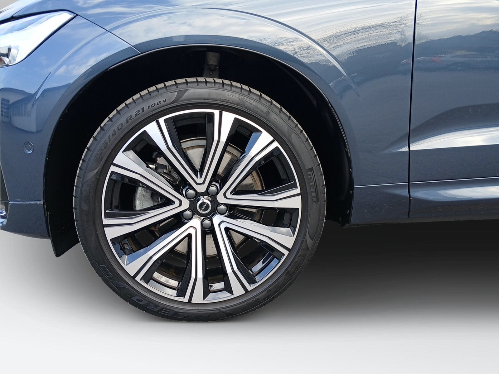 VOLVO XC60 2.0 B5 MH R-Design AWD-image-8