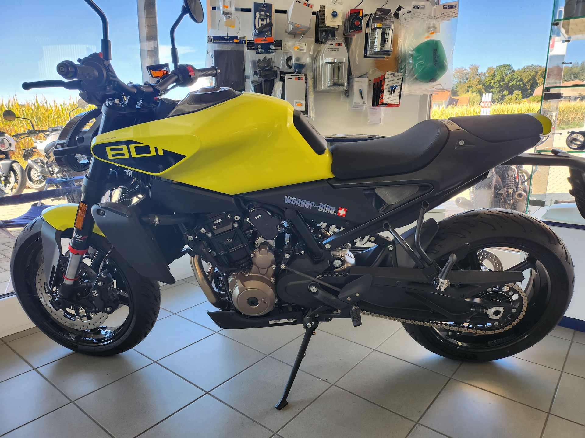HUSQVARNA Svartpilen 801