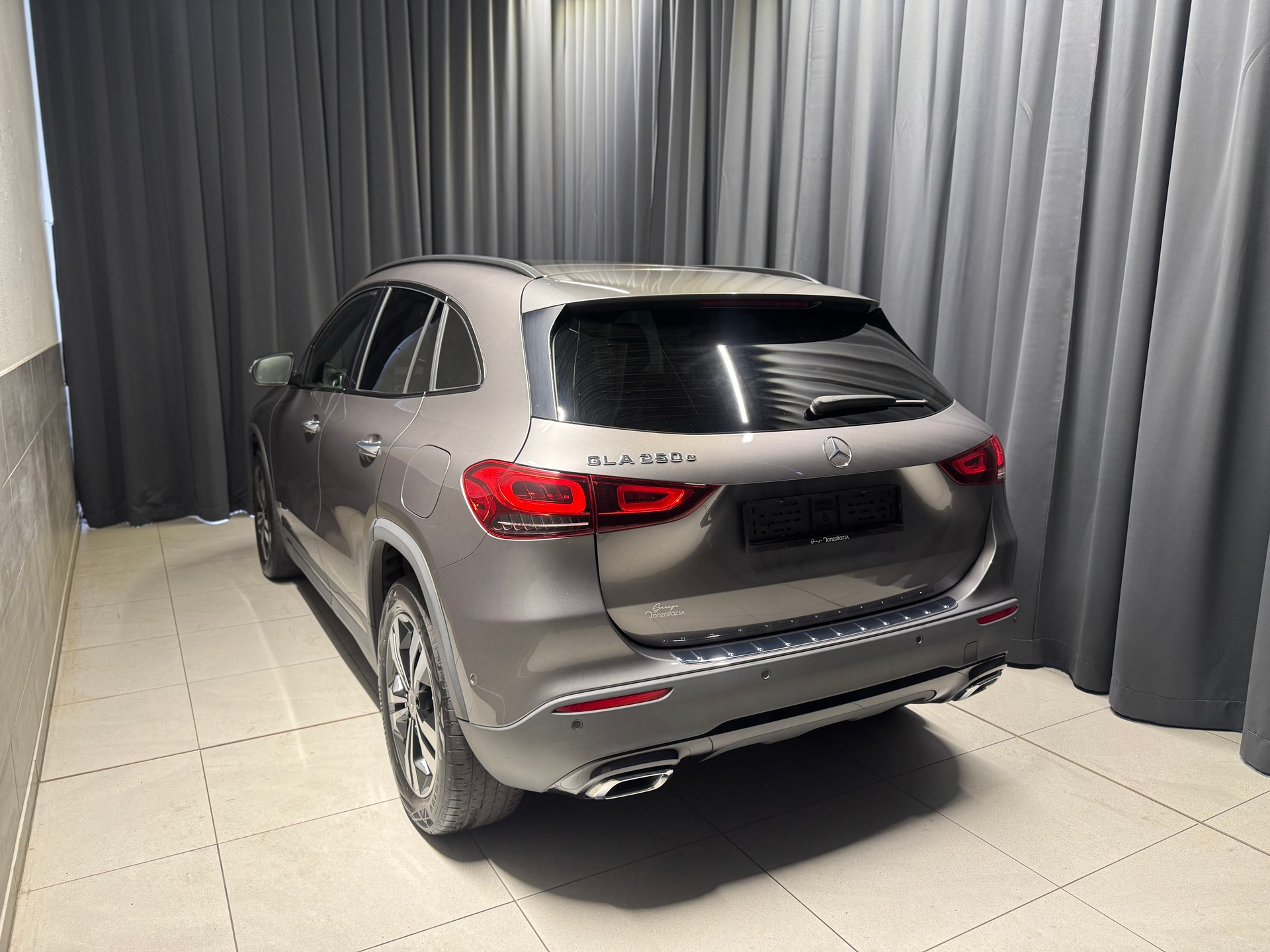 MERCEDES-BENZ GLA 250e Progressive 8G-DCT (46)-image-3