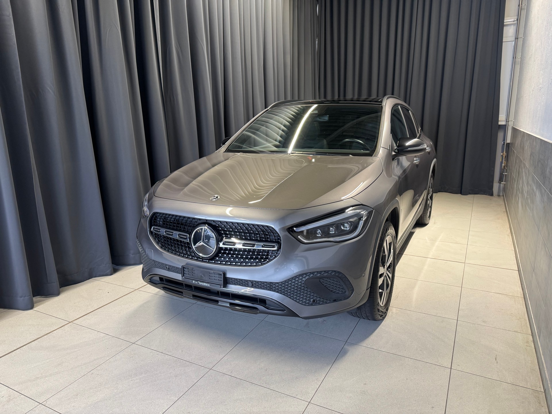 MERCEDES-BENZ GLA 250e Progressive 8G-DCT (46)-image-2