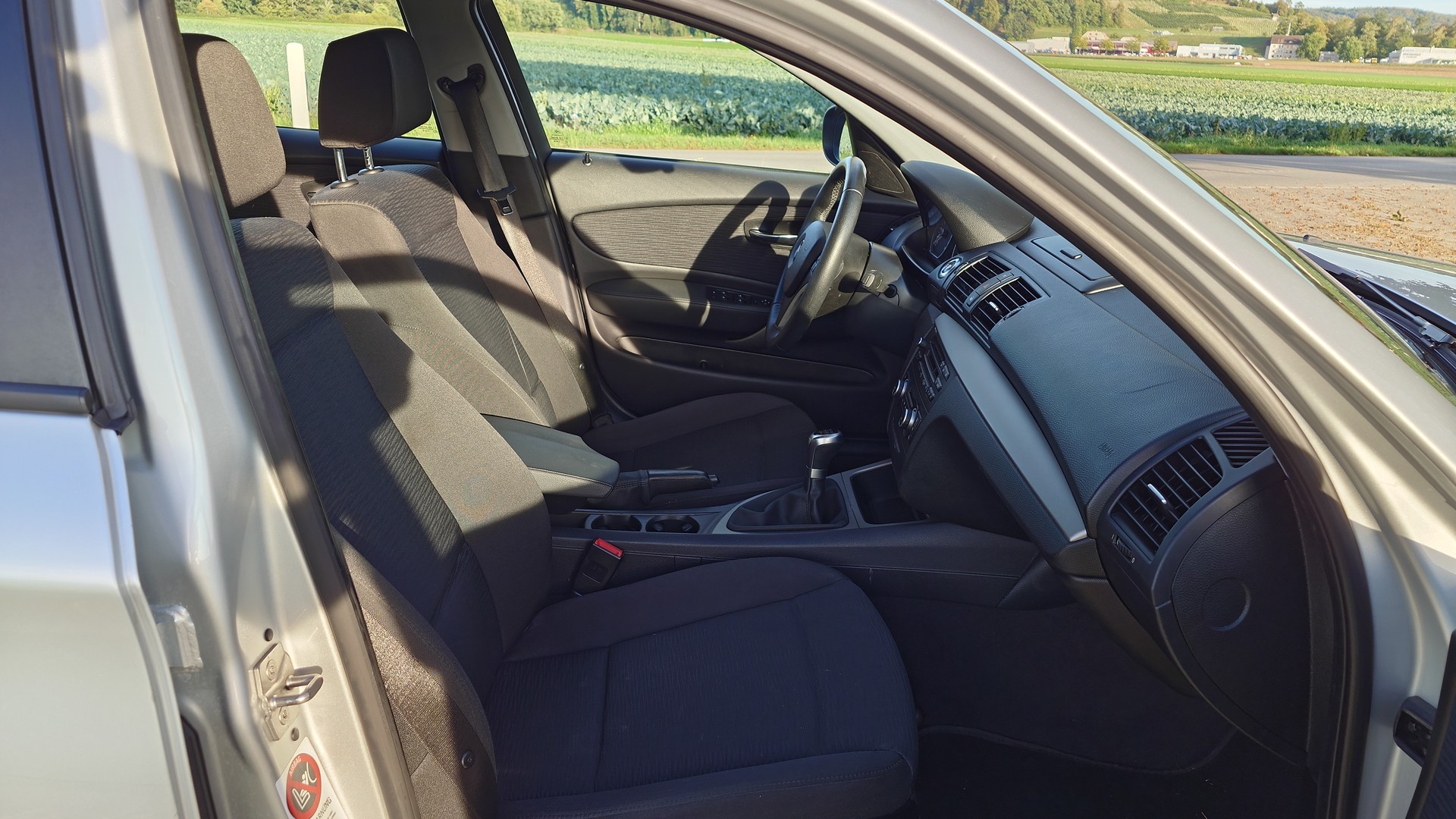 BMW 116i Dynamic Edition-image-12