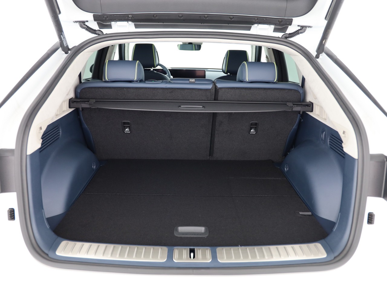 GENESIS GV60 77.4 kWh Sport AWD-image-14