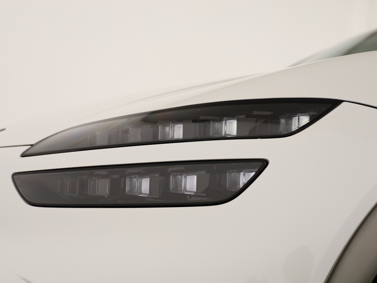 GENESIS GV60 77.4 kWh Sport AWD-image-8