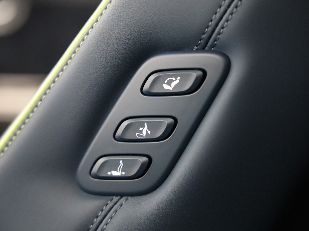 GENESIS GV60 77.4 kWh Sport AWD-image-19