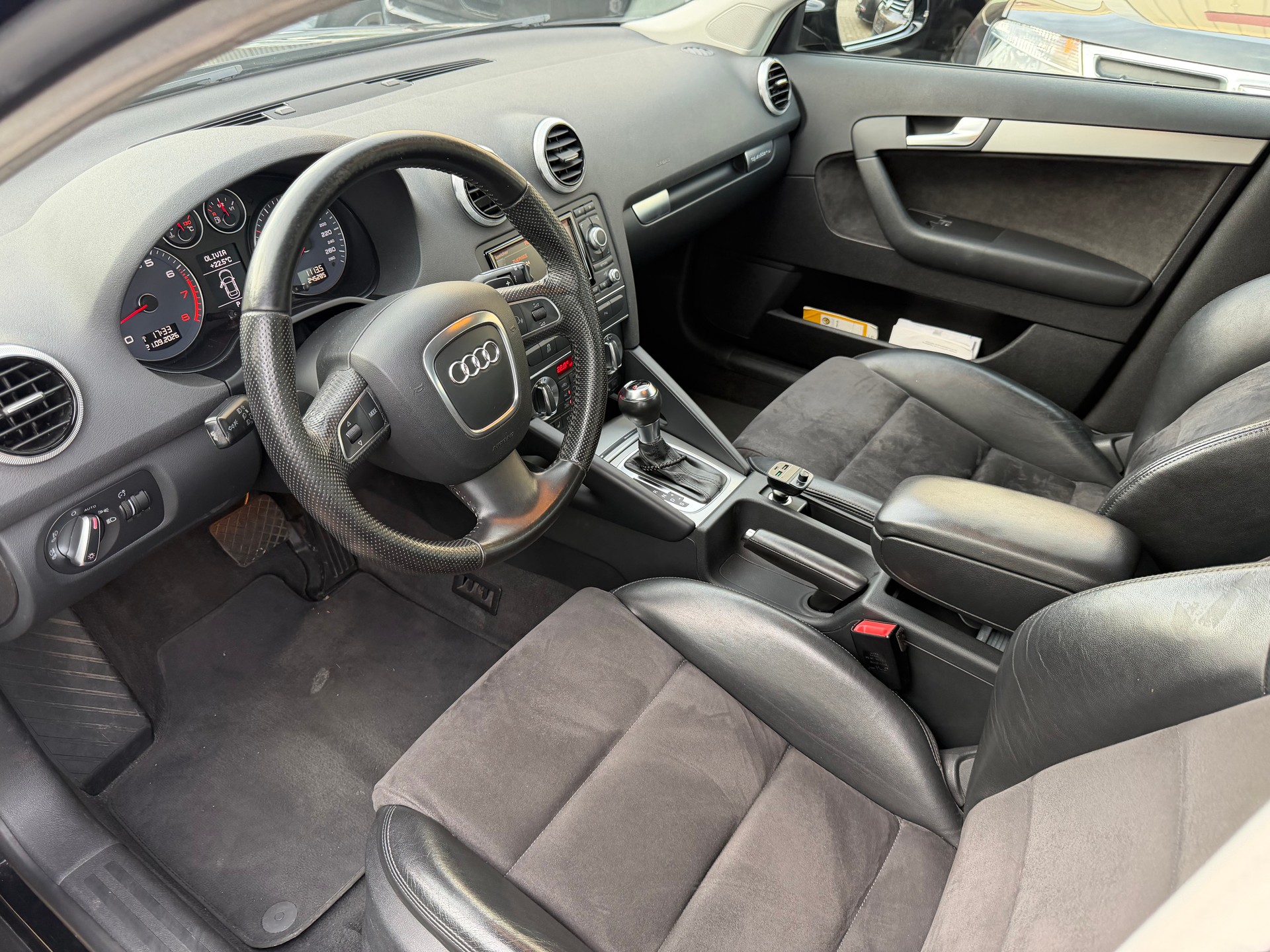 AUDI A3 Sportback 2.0 TFSI Style quattro S-tronic-image-4