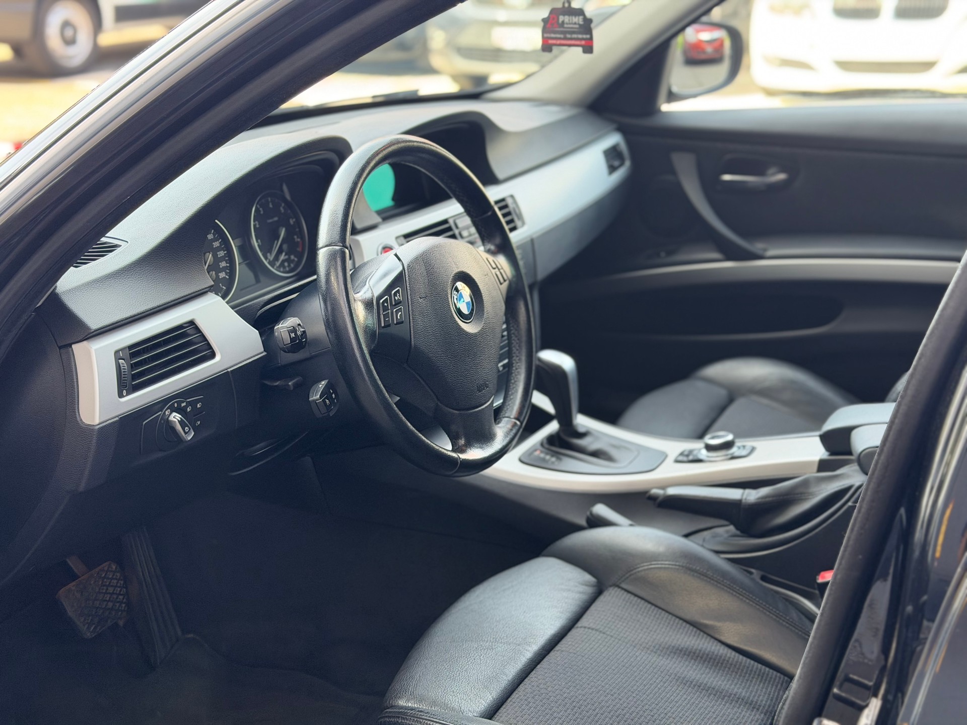 BMW 325i x-Drive Steptronic-image-6