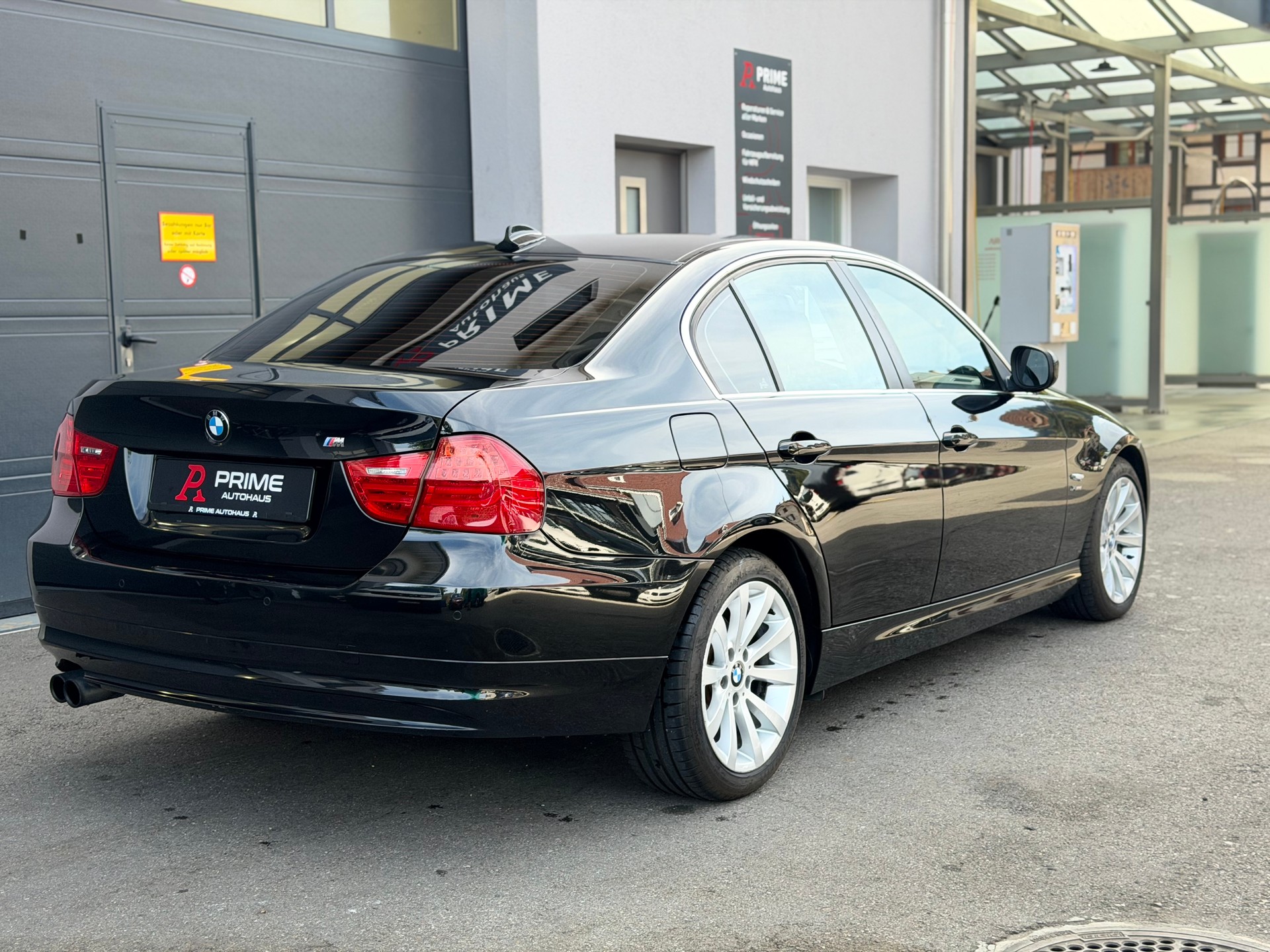 BMW 325i x-Drive Steptronic-image-3