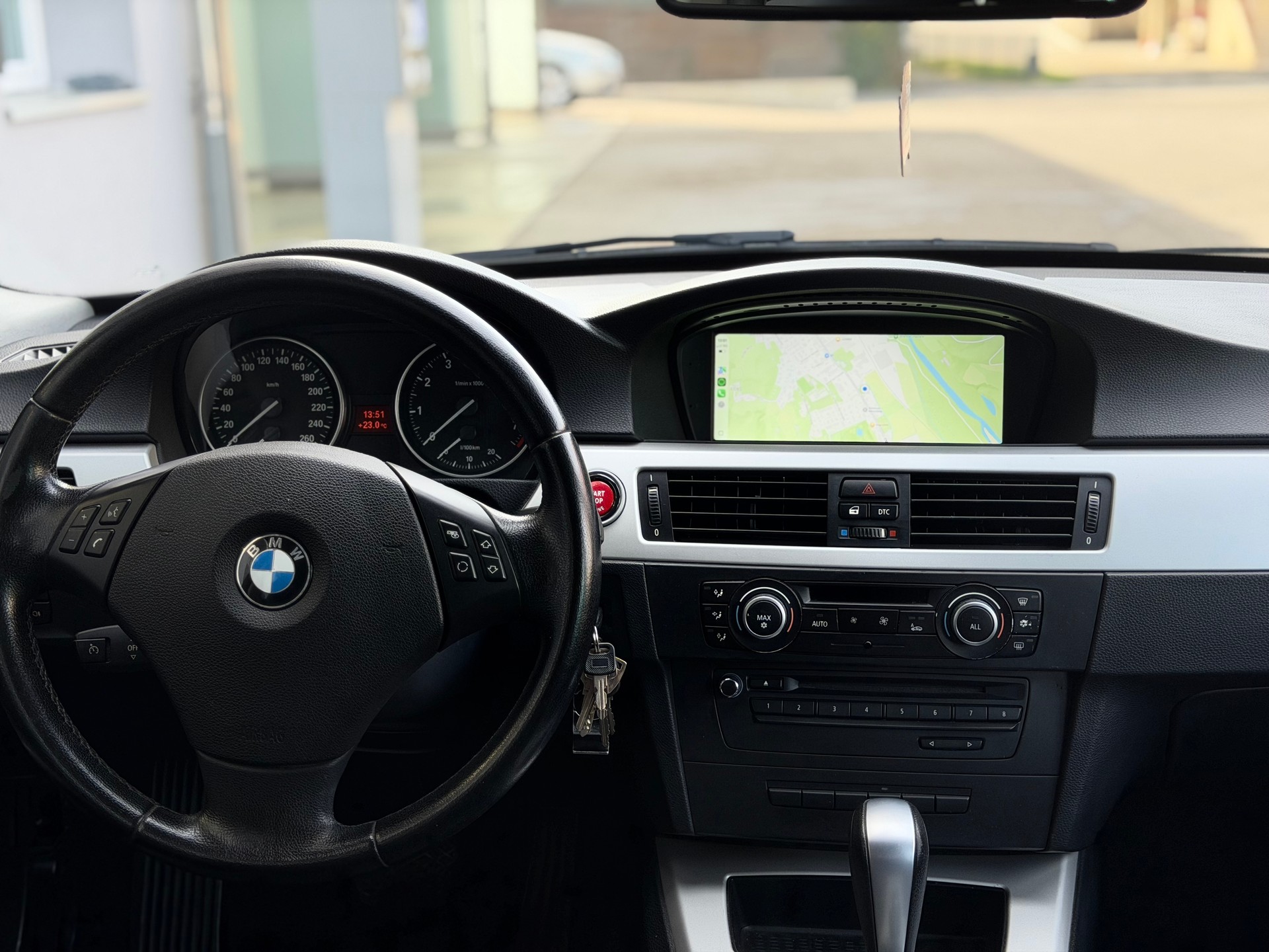 BMW 325i x-Drive Steptronic-image-8