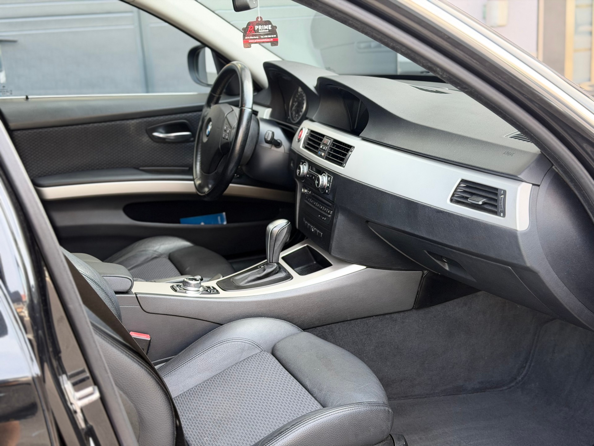 BMW 325i x-Drive Steptronic-image-7
