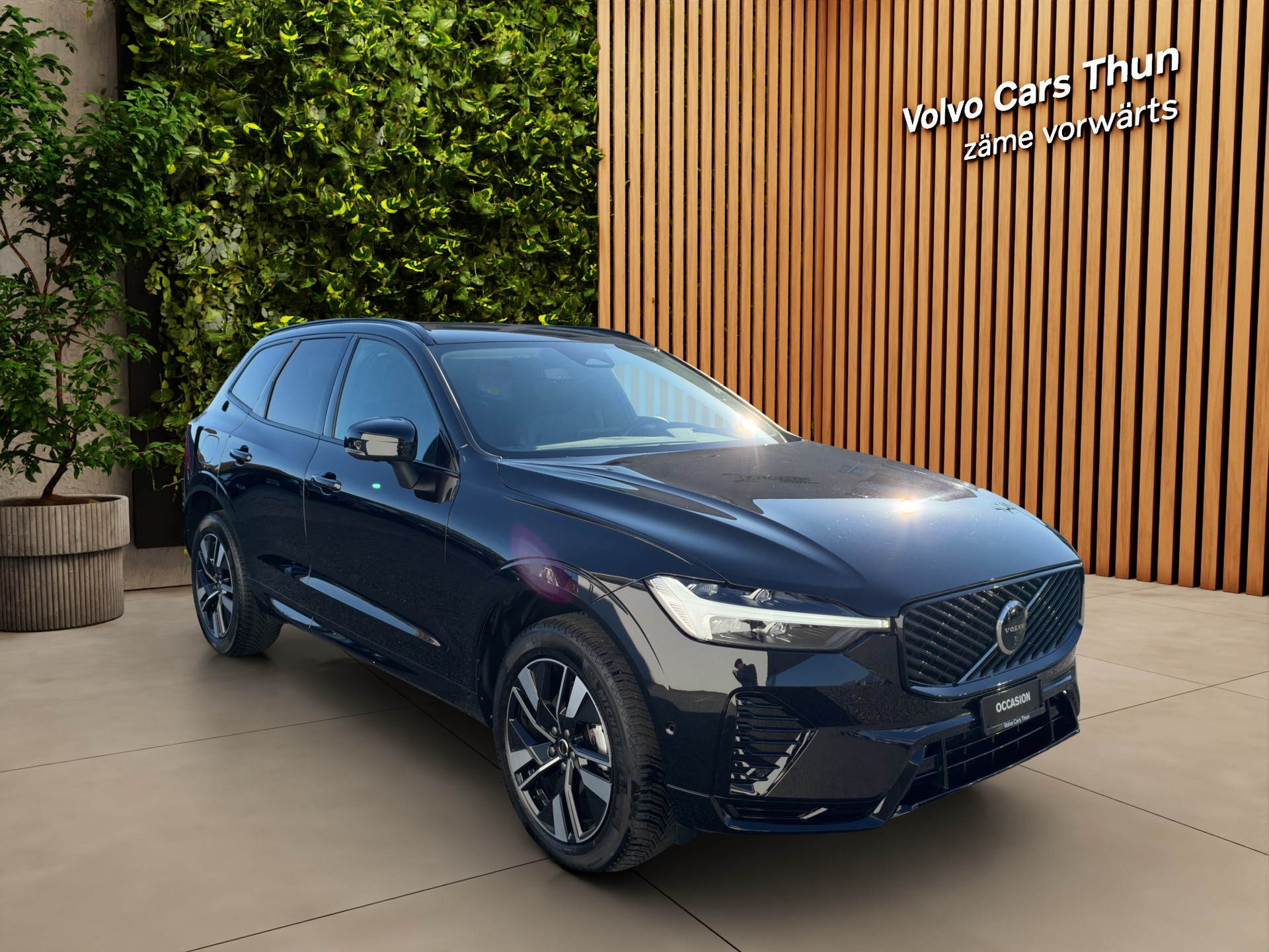 VOLVO XC60 2.0 B5 MH Plus Dark AWD-showroom-element-2