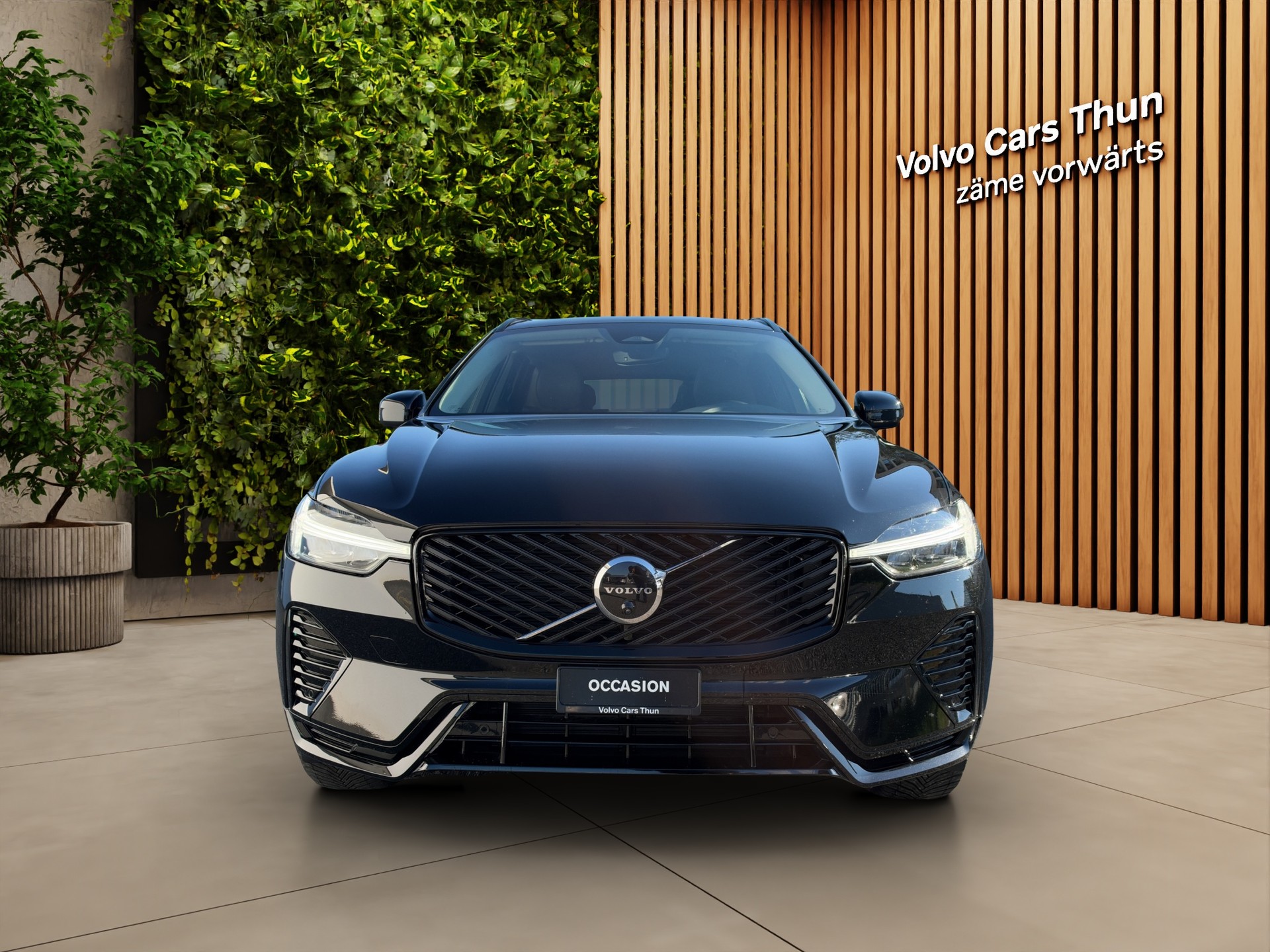 VOLVO XC60 2.0 B5 MH Plus Dark AWD-showroom-element-1