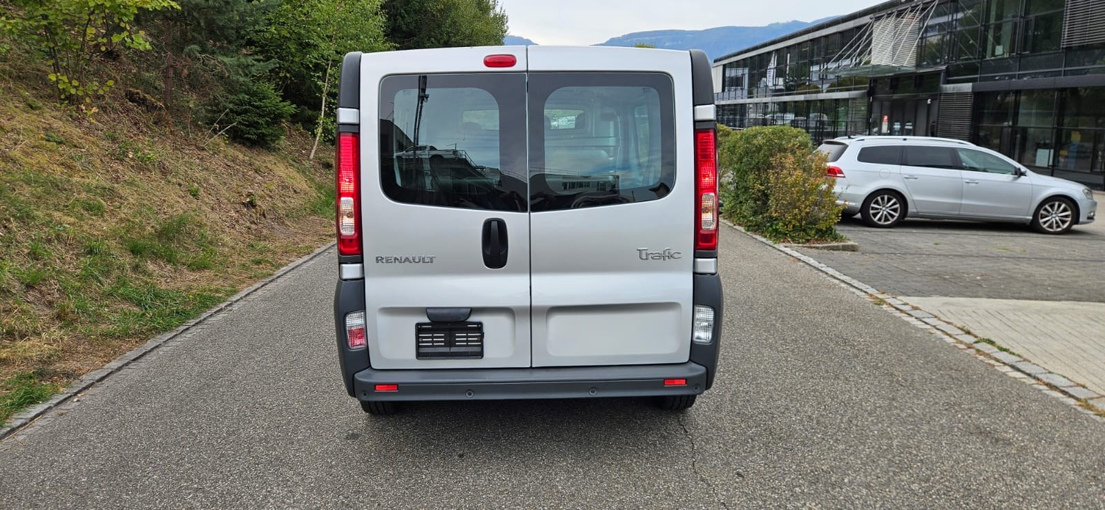 RENAULT Trafic 2.0 dCi 115 2.9t L2H1-image-2