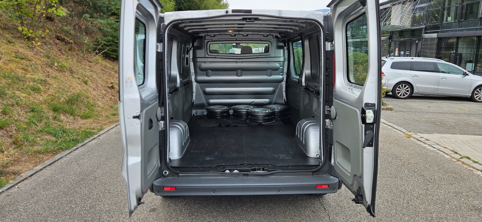 RENAULT Trafic 2.0 dCi 115 2.9t L2H1-image-3