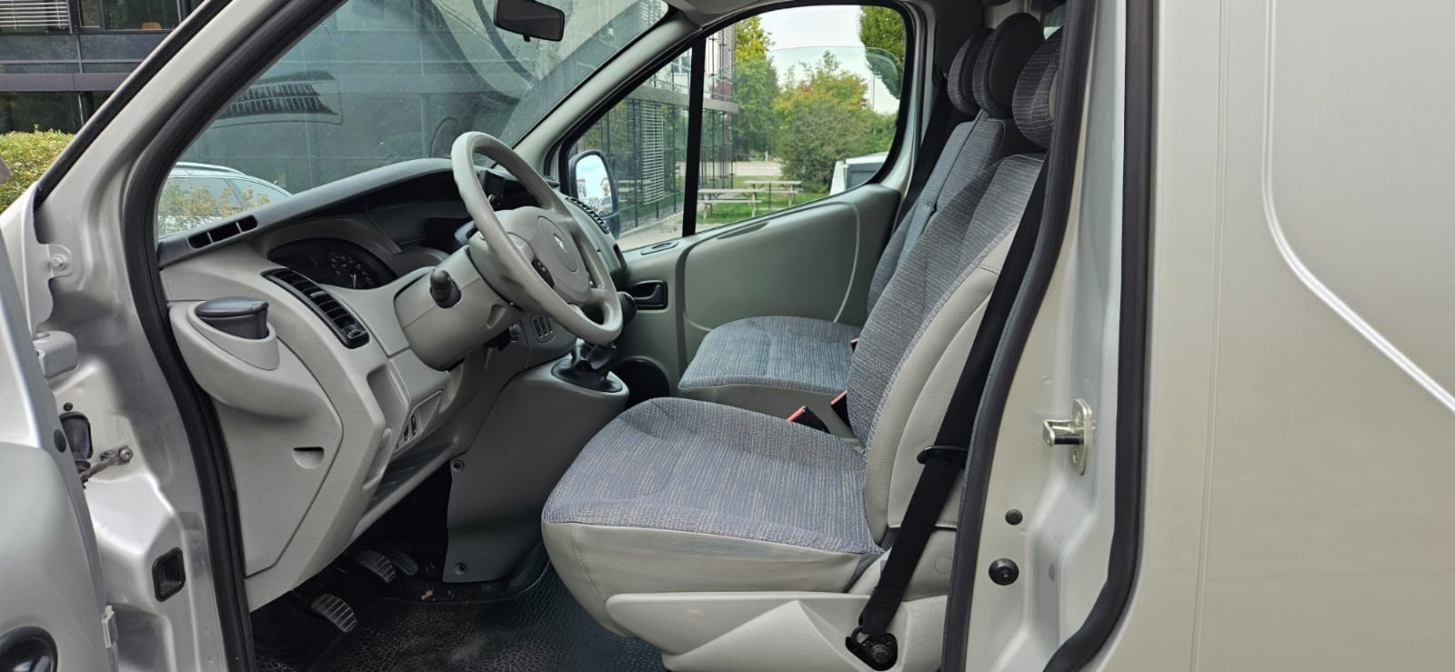 RENAULT Trafic 2.0 dCi 115 2.9t L2H1-image-6