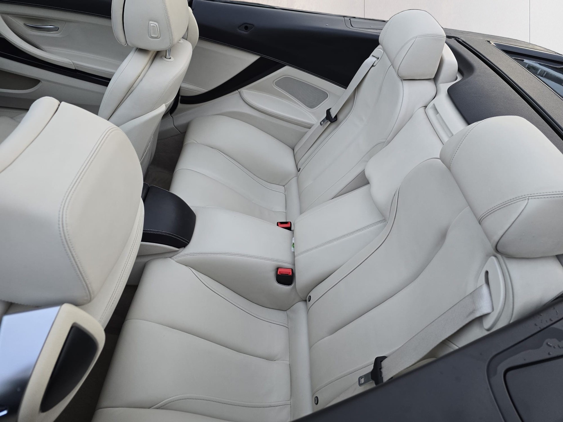 BMW 650i Cabrio-image-14